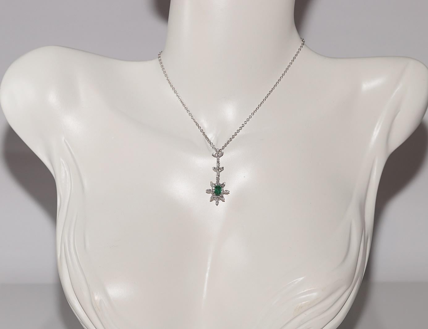 Modern 14k Gold Natural Diamond And Emerald Decorated Pendant Necklace For Sale