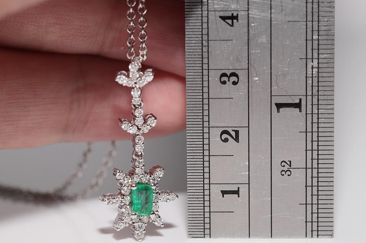 14k Gold Natural Diamond And Emerald Decorated Pendant Necklace For Sale 1