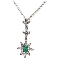 Collier pendentif en or 14k orné de diamants naturels et d'émeraudes