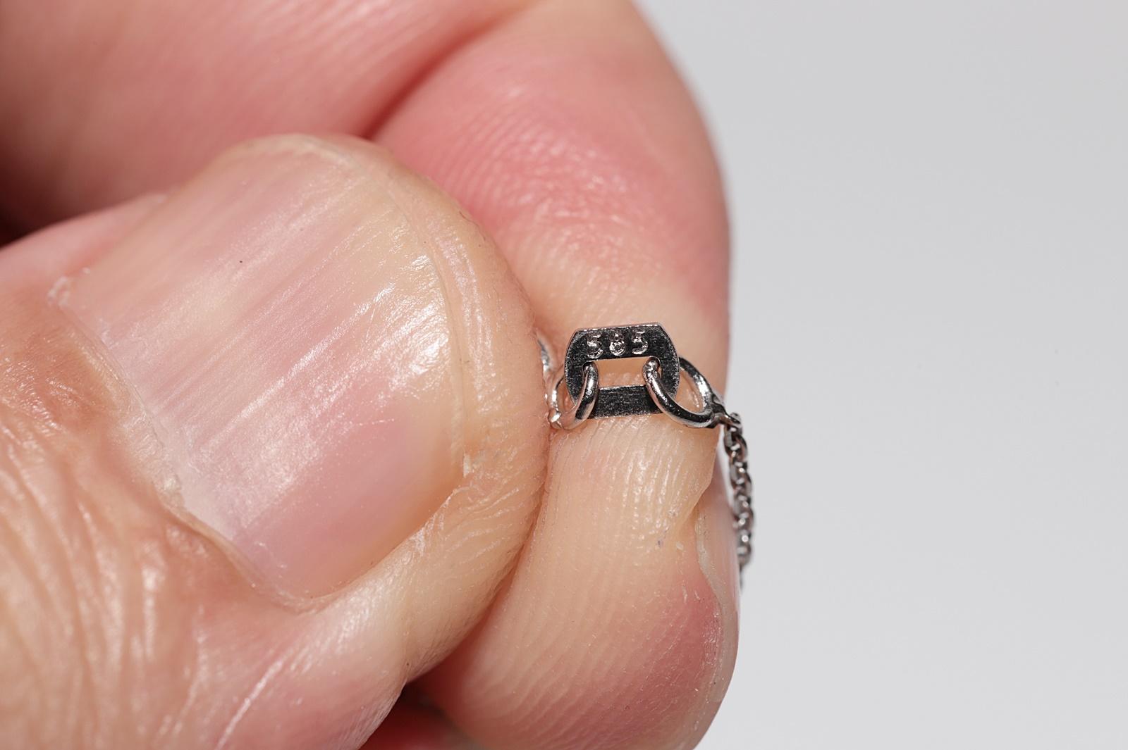 Collana con ciondolo decorato con diamanti naturali e onice in oro 14k in vendita 4