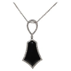 Collier pendentif or 14 carats décoré de diamants naturels et d'onyx
