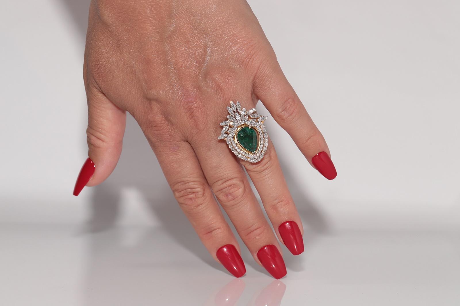 In very good condition.
Total weight is 9.2 grams.
Totally is diamond 1.85 ct.
The diamond is has F-G color and vvs-vs clarity.
Totally is emerald about 5 ct.
Ring size is US 6.25 
We can make any size.
The box is not included.
Please contact for