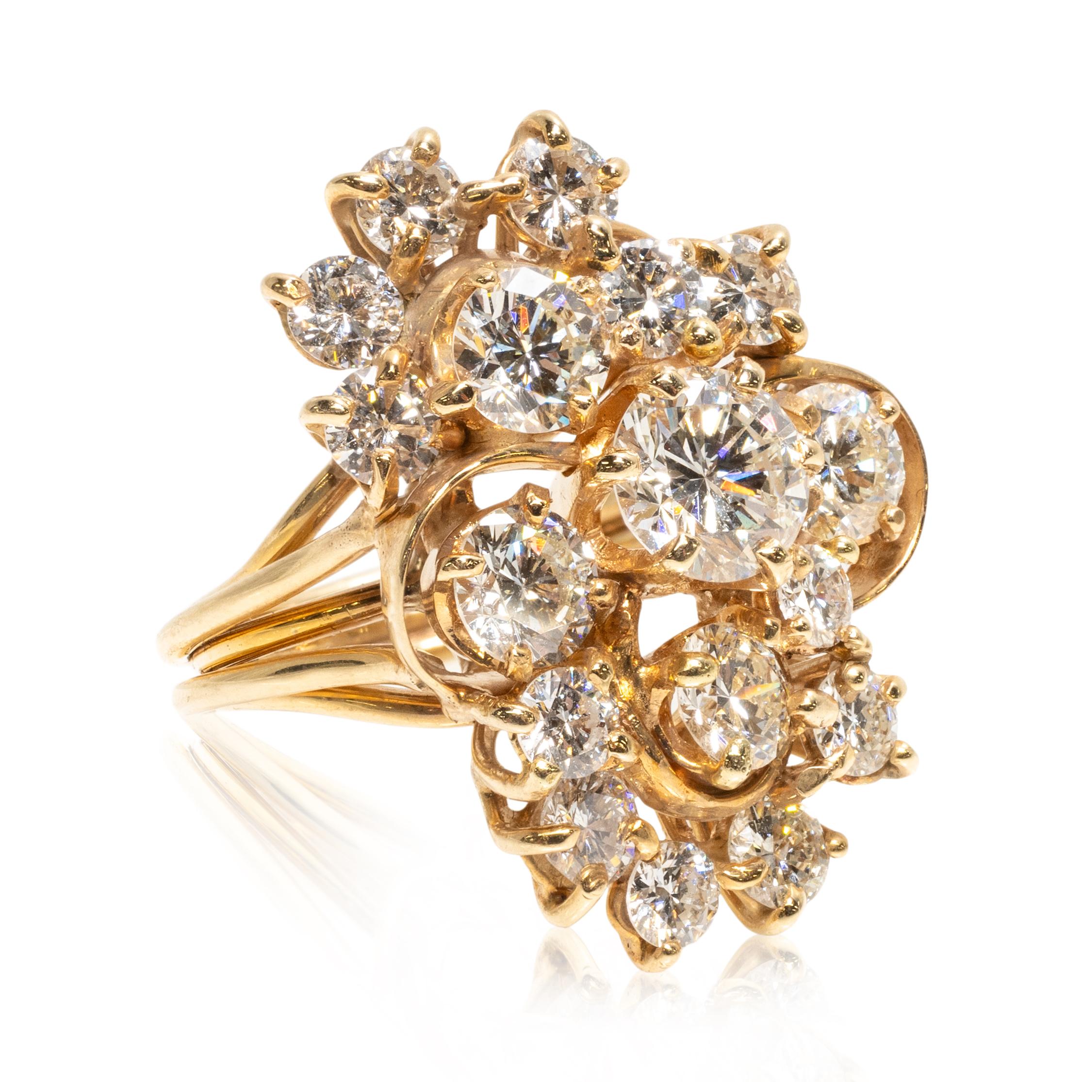 Round Cut 14k Gold Natural Diamond Cluster Ring For Sale