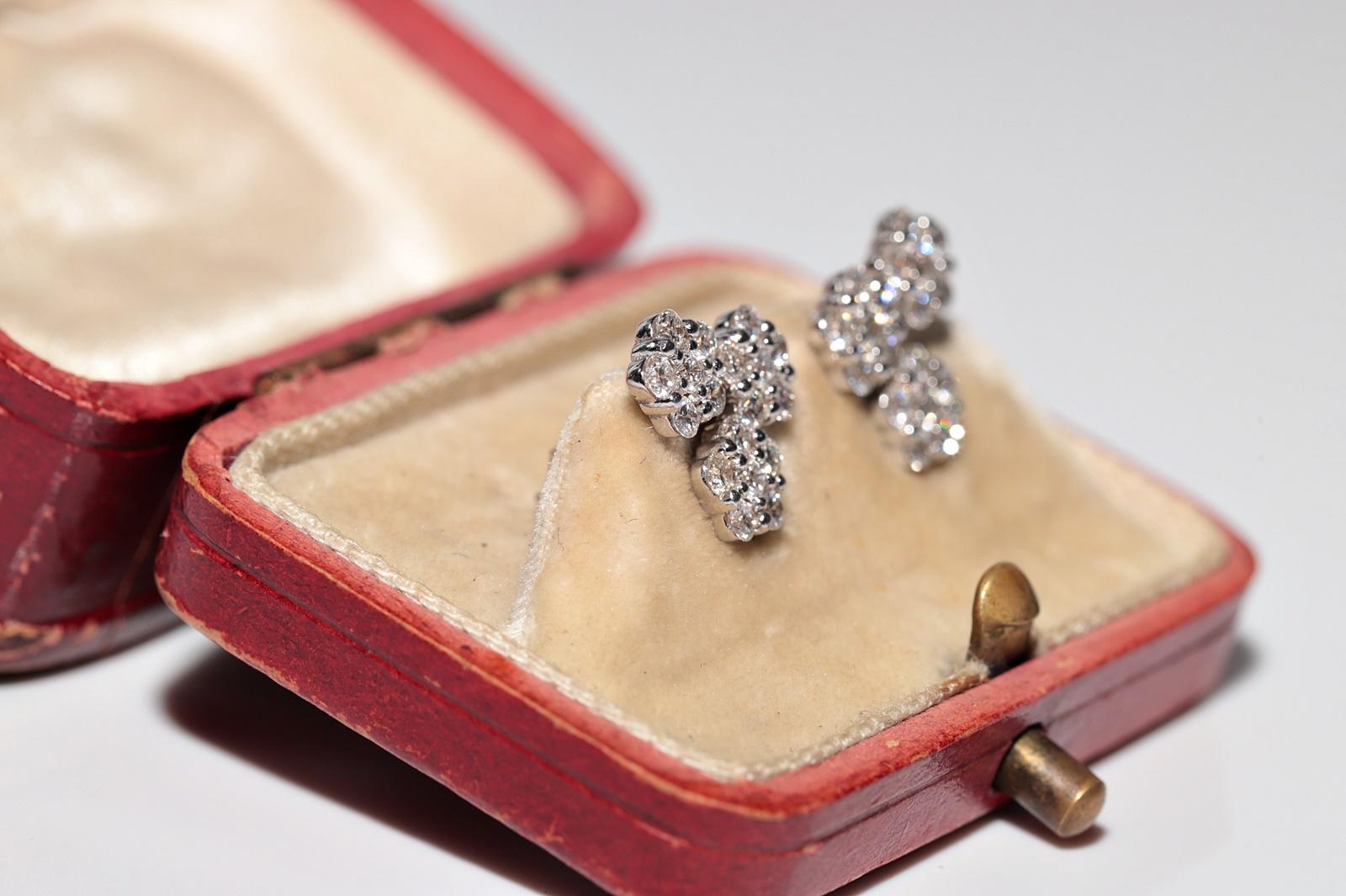 14k Gold Natürlicher Diamant-Ohrring mit verziertem Blumenmuster (Moderne) im Angebot