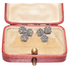 Pendiente de oro de 14 quilates con diseño de flores decoradas con diamantes naturales
