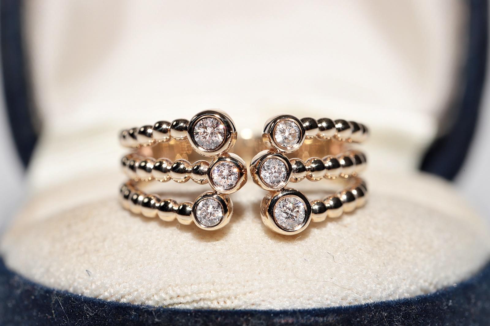 In ottime condizioni.
Il peso totale è di 5,4 grammi.
Totalmente è un diamante da 0,40 ct.
Il diamante ha colore G-H e purezza vs-s1.
La misura dell'anello è US 8.5 
Possiamo realizzare qualsiasi dimensione.
La scatola non è inclusa.
Per qualsiasi