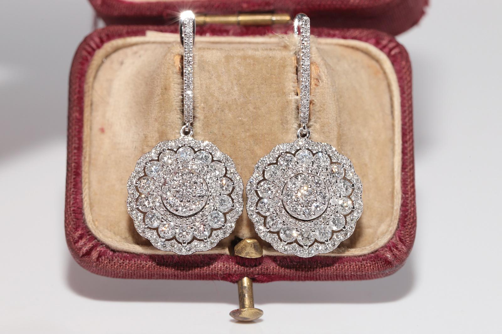 14k Gold Natürlicher Diamant verziert  Runder Design-Tropfen-Ohrring (Moderne) im Angebot