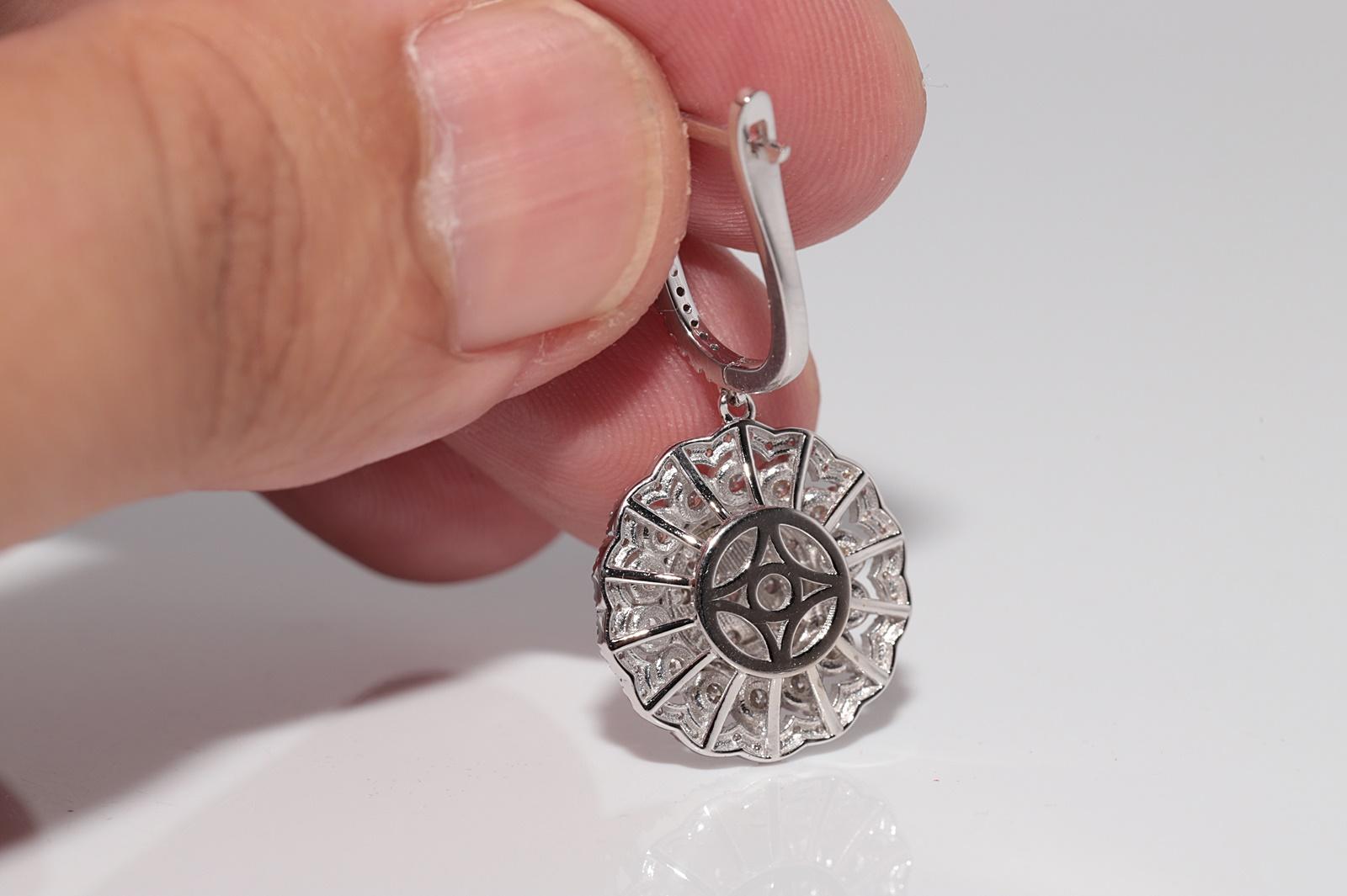 14k Gold Natürlicher Diamant verziert  Runder Design-Tropfen-Ohrring im Angebot 3