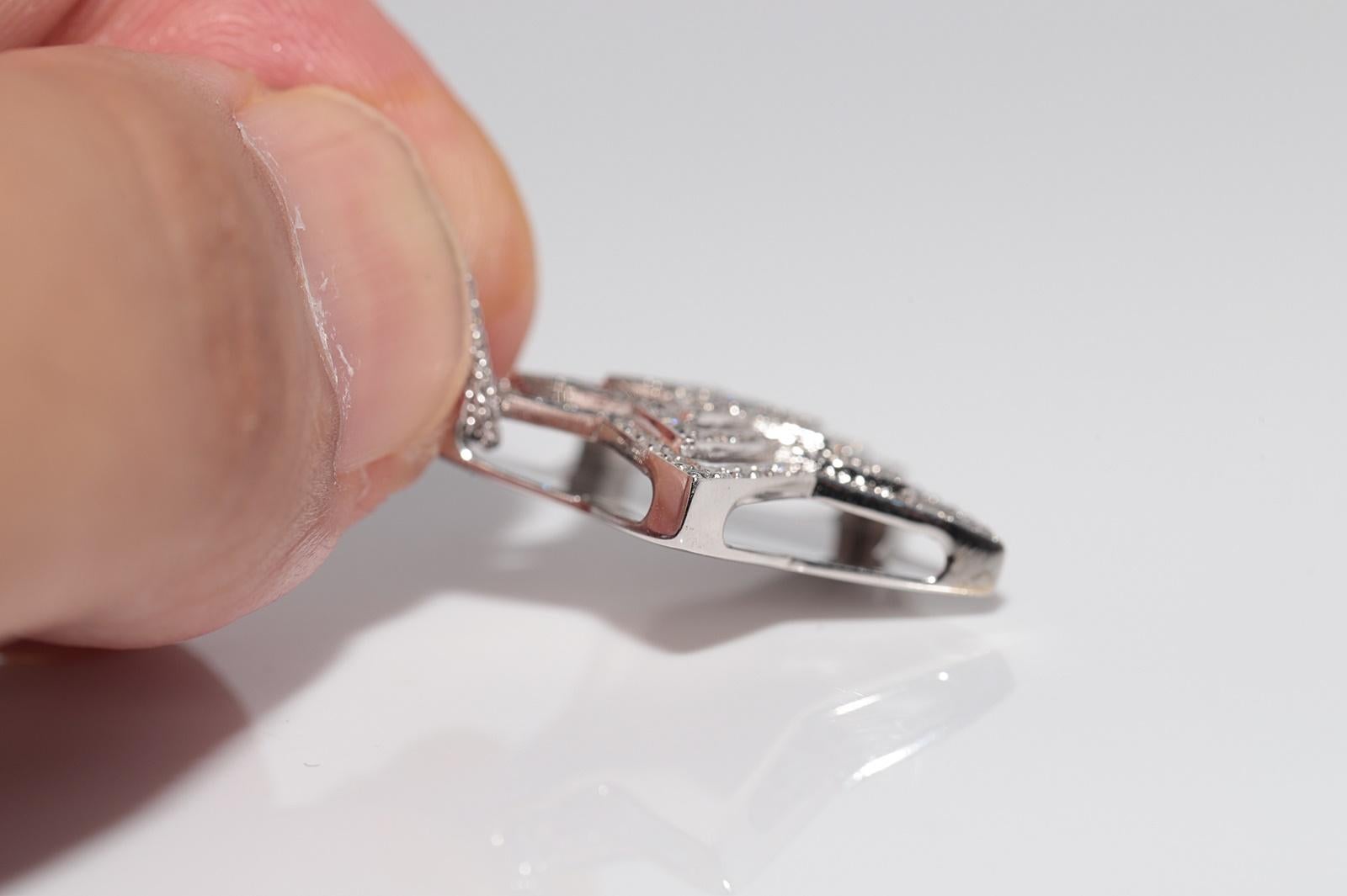 Collier pendentif en or 14k orné de diamants naturels et d'étoiles au design étonnant en vente 5