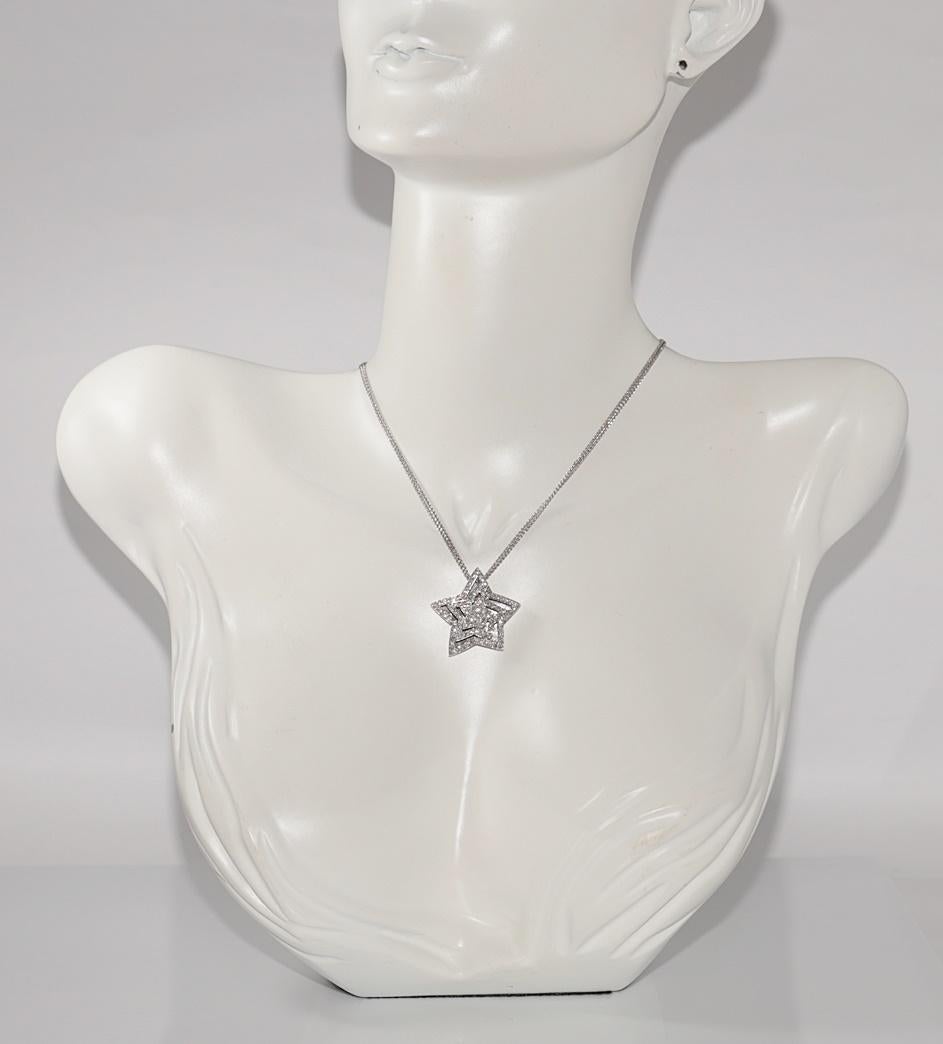In very good condition.
Total weight is 10.2 grams.
Totally is diamond 1 ct.
The diamond is has G-H color and vvs1-vs1 clarity.
Total lenght is chain 46 cm.
Please contact for any questions.