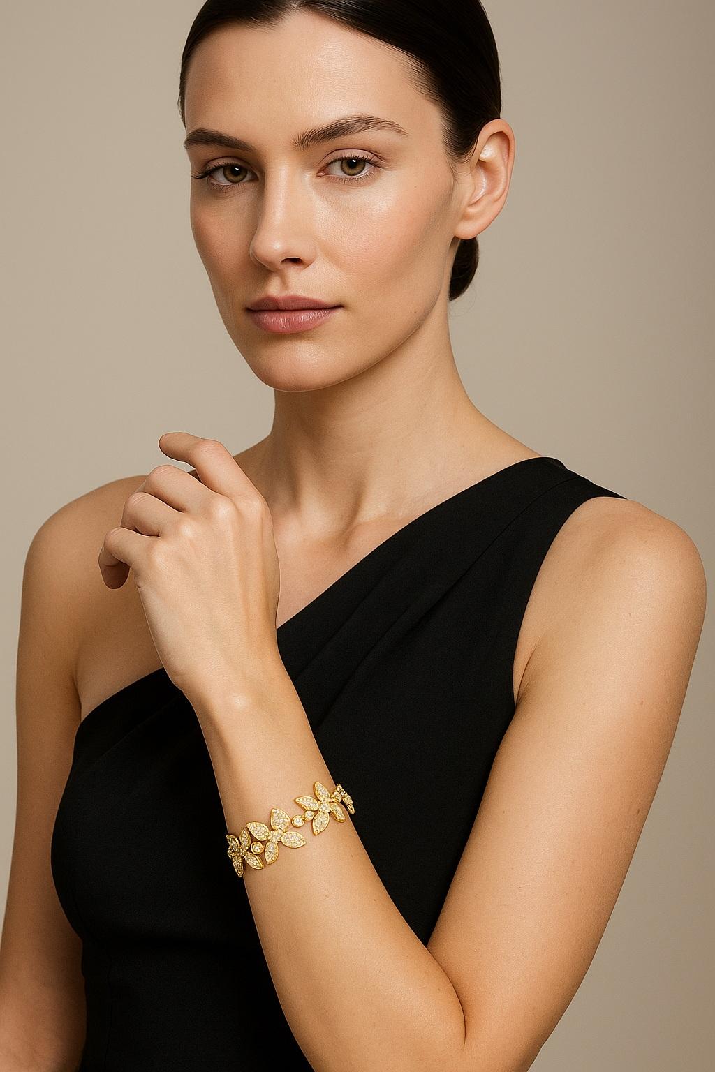 Bracelet en or 14K avec fleur en diamant naturel 4.15 CTTW Neuf - En vente à Great neck, NY