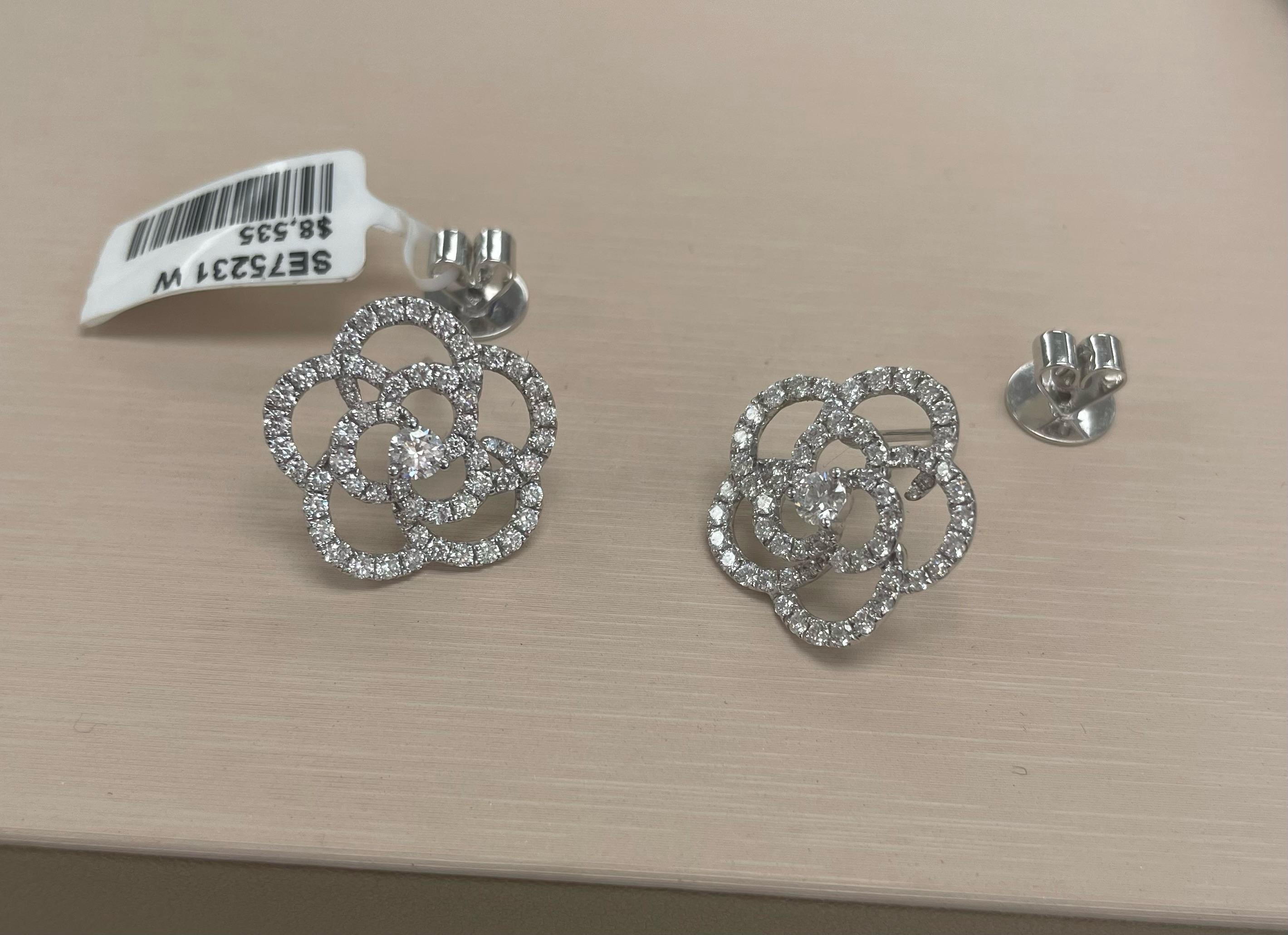 Clous d'oreilles fleur en or 14 carats avec diamants naturels 1,87 cttw 3/4 pouces Neuf - En vente à Great neck, NY