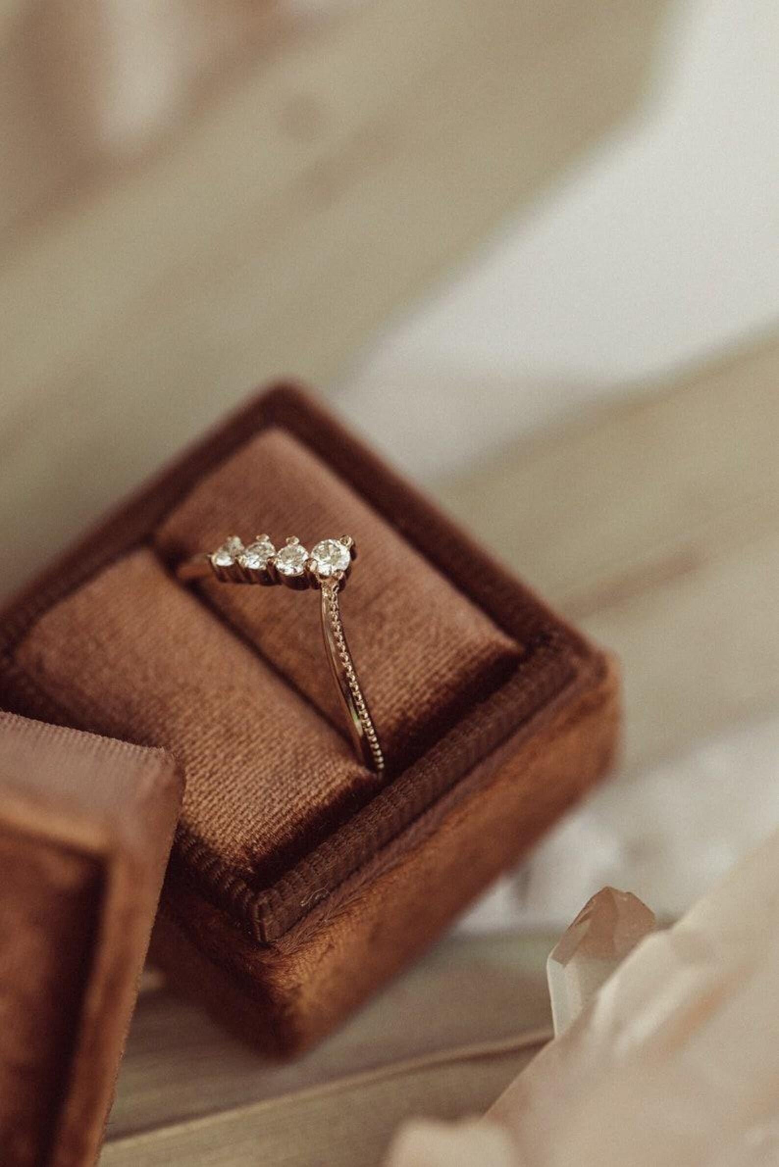 14k gold natural diamond V Shaped  Ring 925 Curved Stacking Wedding Ring Gift. For Sale 2