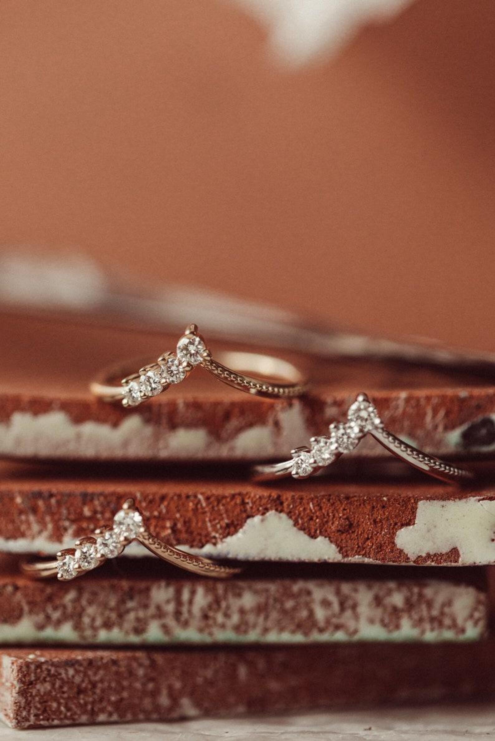 14k gold natural diamond V Shaped  Ring 925 Curved Stacking Wedding Ring Gift. For Sale 3