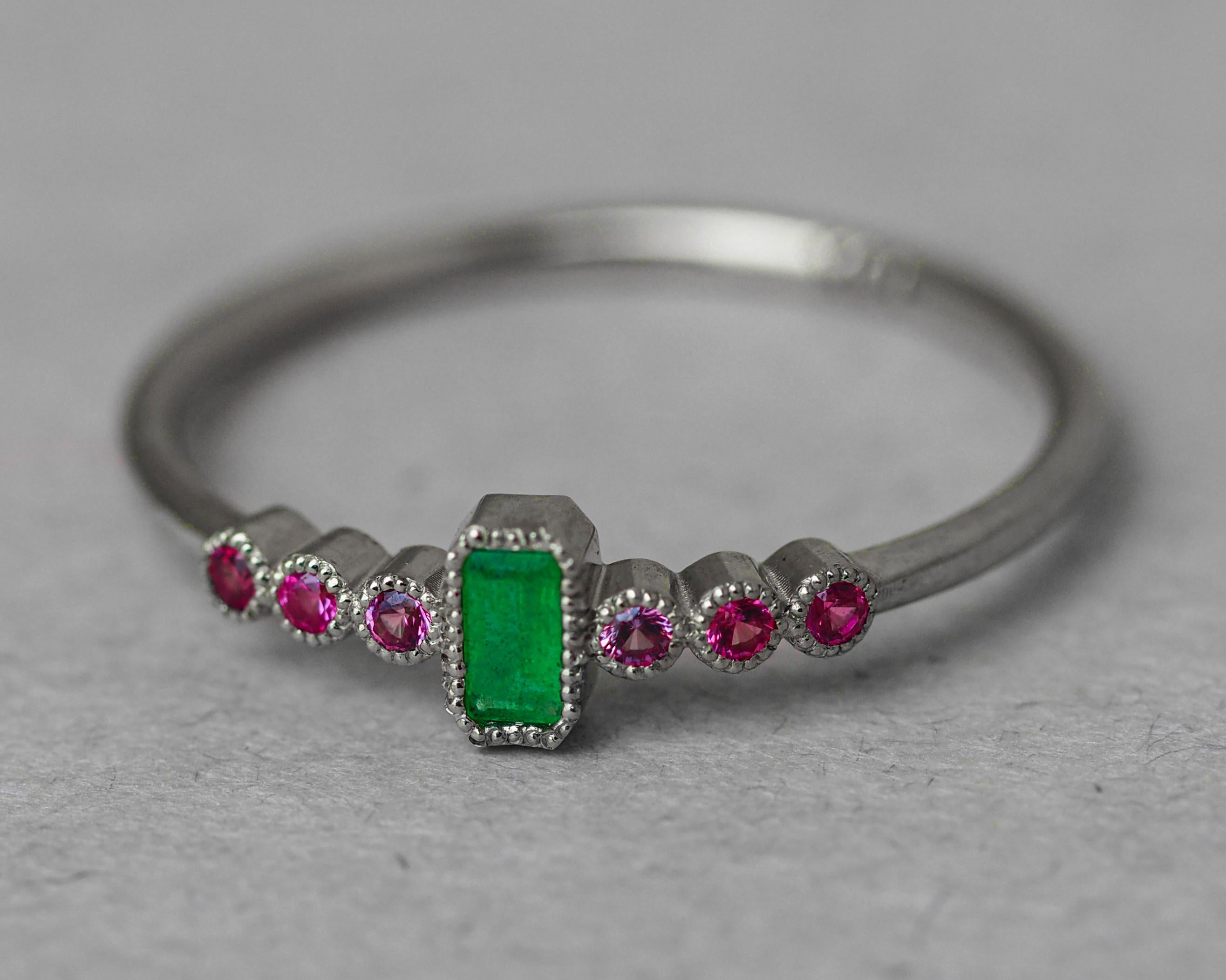 Baguette Cut 14k gold natural emerald ring. 