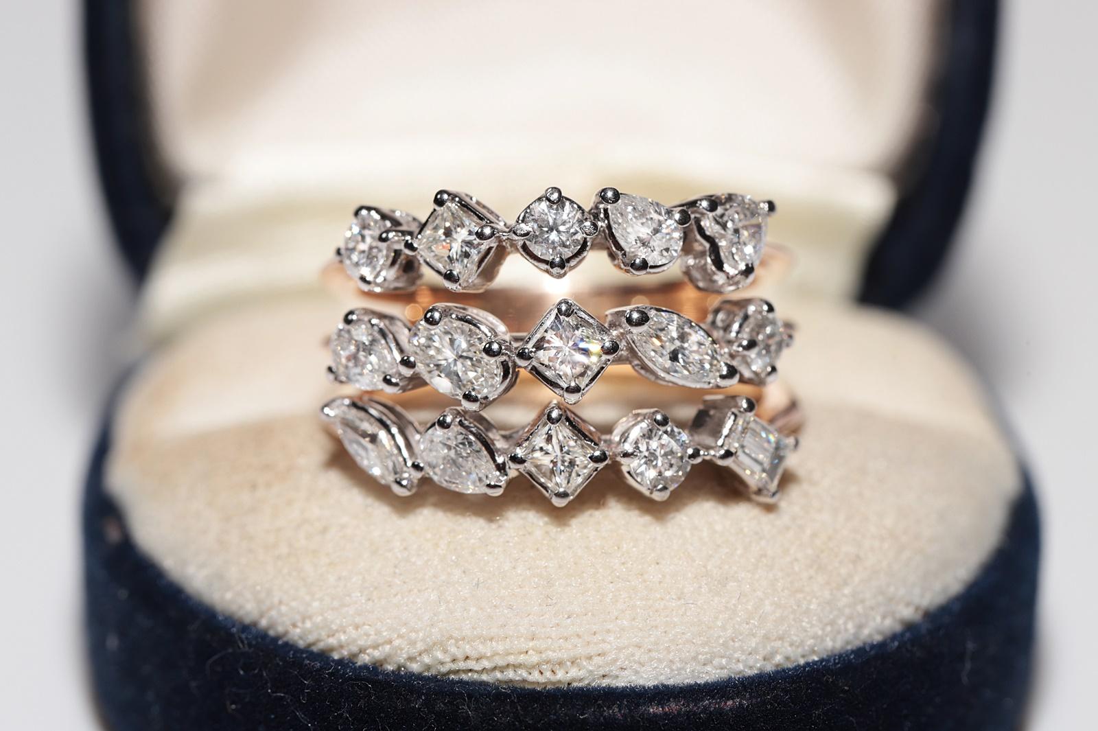 En très bon état.
Le poids total est de 8,8 grammes.
Le diamant est d'environ 3 ct.
Les diamants sont généralement de couleur G-H et de pureté vvs-vs.
La taille de la bague est de 8,5
Nous pouvons fabriquer n'importe quelle taille.
N'hésitez pas à