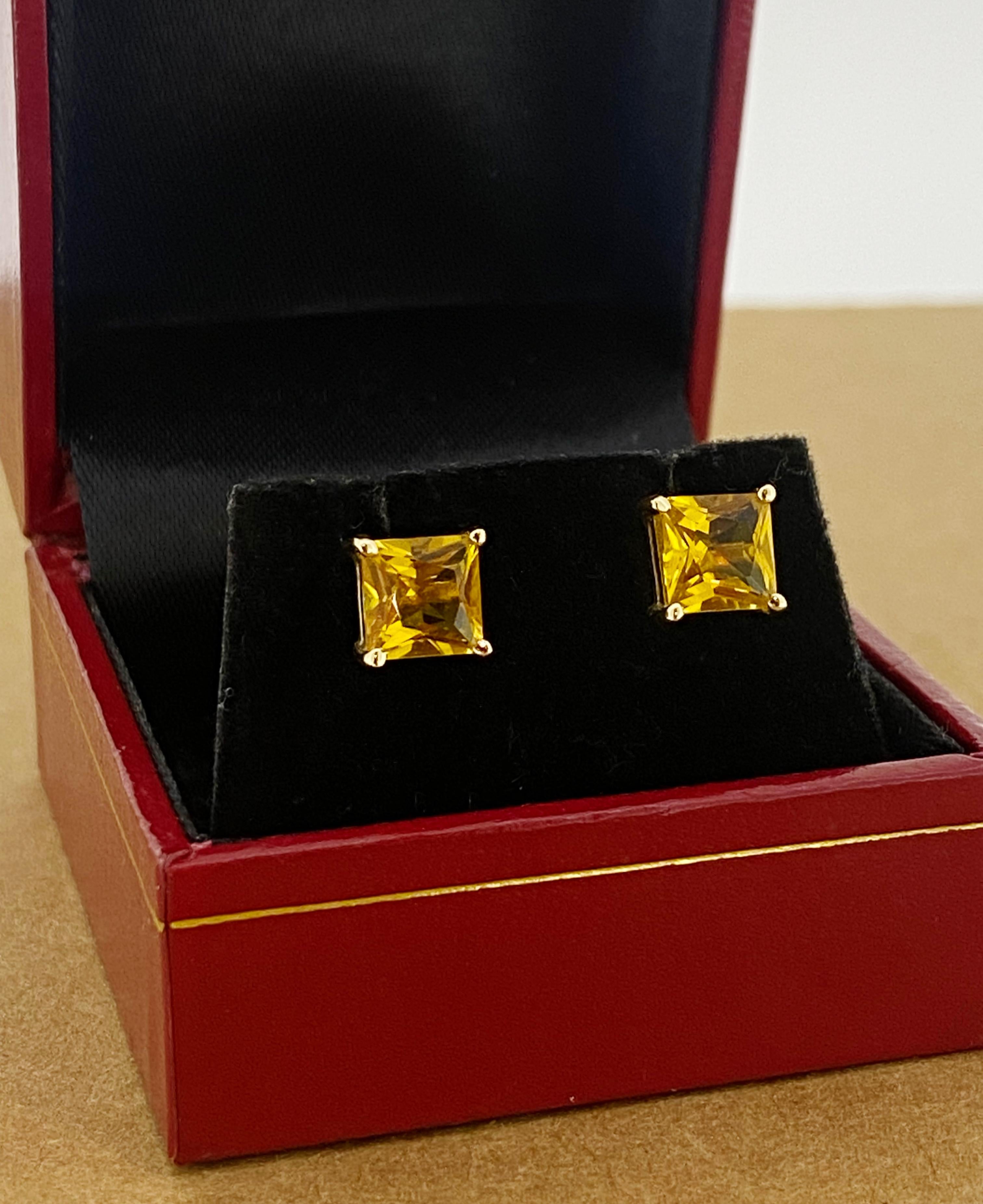 14K Gold & Natural Madeira Type 3.00ct Citrine Stud Earrings. Valued at $1880. In Excellent Condition For Sale In MELBOURNE, AU
