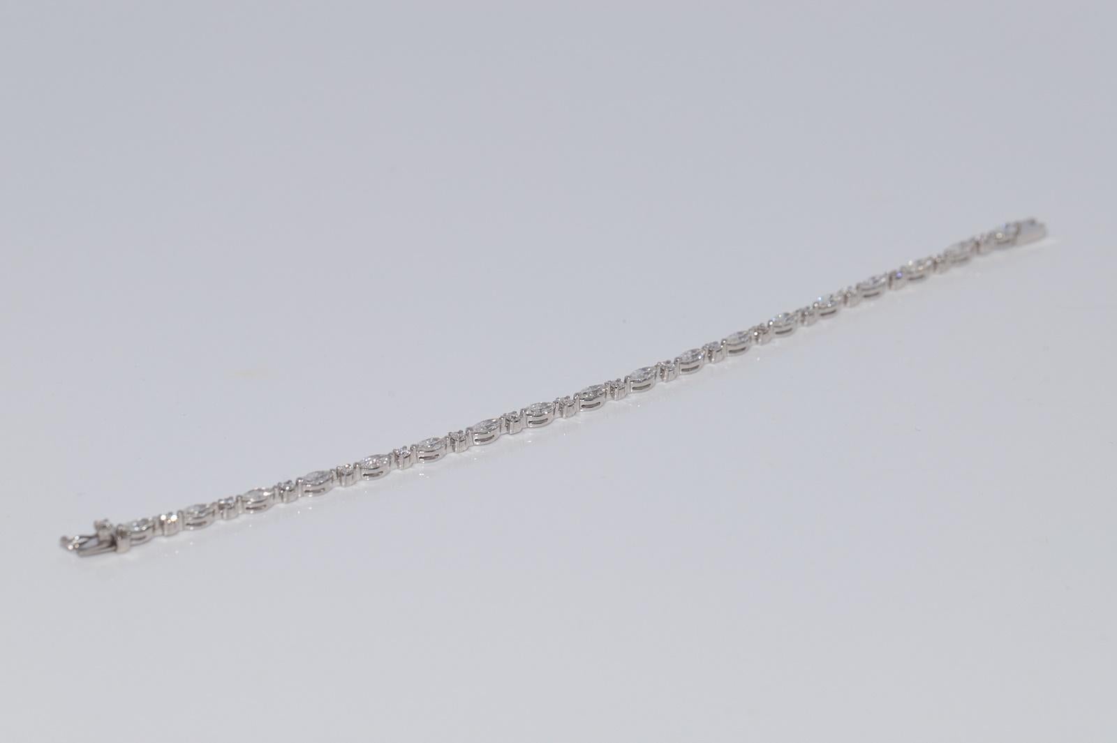 Bracelet de tennis en or 14k orné de diamants naturels taillés en marquise et de diamants taillés en brillant en vente 6