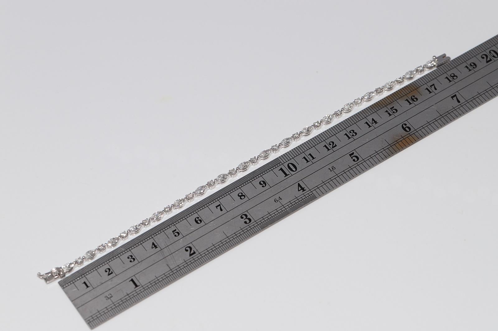 Bracelet de tennis en or 14k orné de diamants naturels taillés en marquise et de diamants taillés en brillant en vente 8