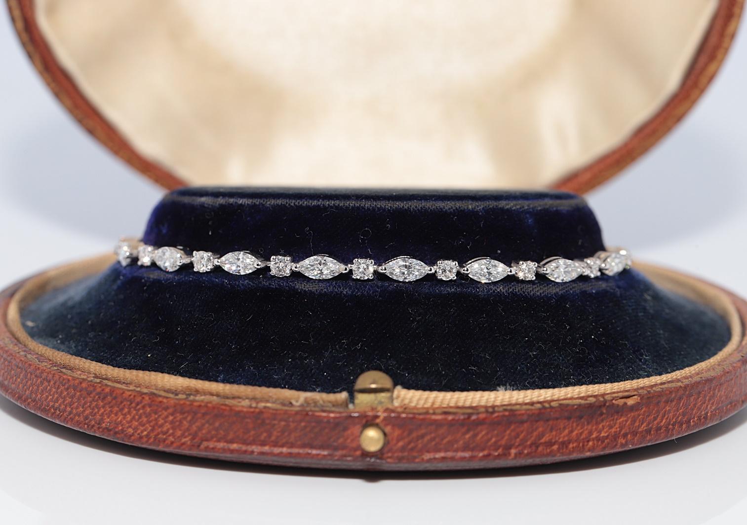 En très bon état.
Le poids total est de 7,7 grammes.
Totalement en diamant de 4,88 ct.
Le diamant est de couleur G et de pureté vvs1-vs1.
La longueur totale du bracelet est de 19 cm.
La boîte n'est pas incluse.
N'hésitez pas à nous contacter pour