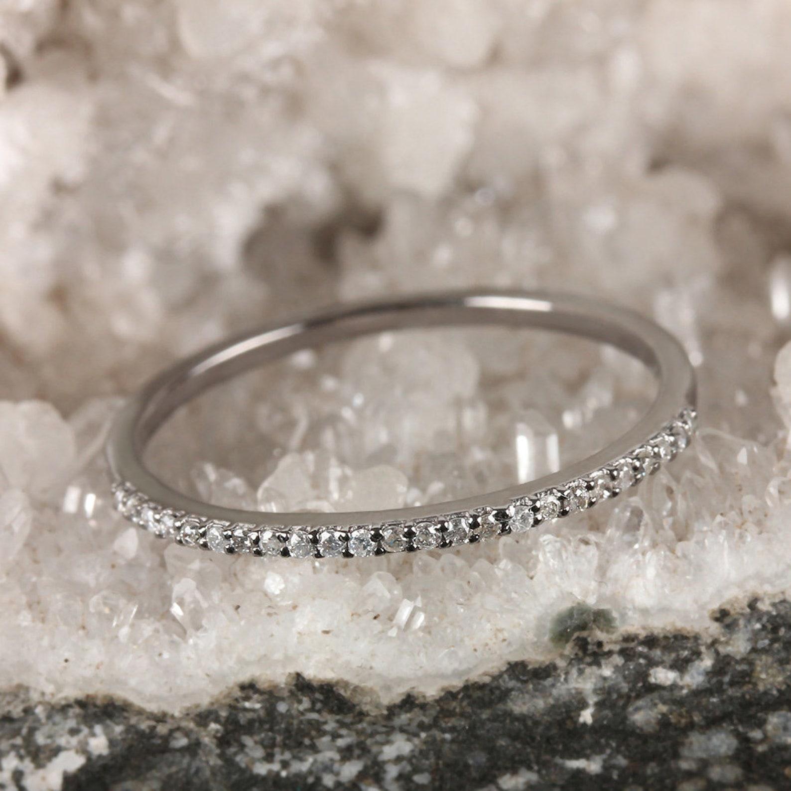 Anillo de oro de 14 quilates con diamante natural pavé Media alianza de boda eterna Bonito regalo. en venta 5