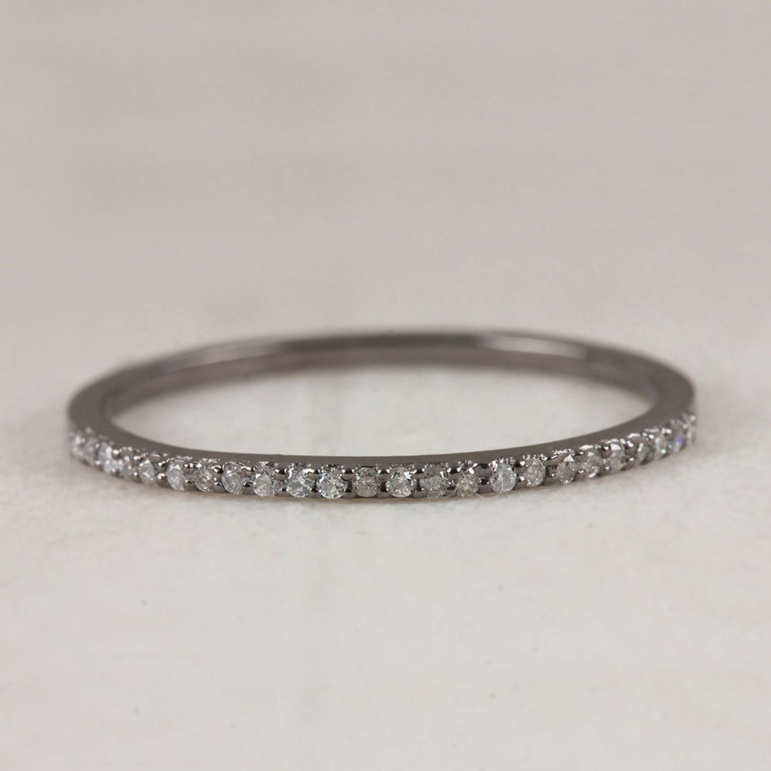 Anillo de oro de 14 quilates con diamante natural pavé Media alianza de boda eterna Bonito regalo.

Peso oro 14k: 0,90 gm

Peso del diamante: 0,10 ct

Tamaño del artículo: 19x19 mm




A P R O X T A M I E N T O

Todos los artículos se fabrican por
