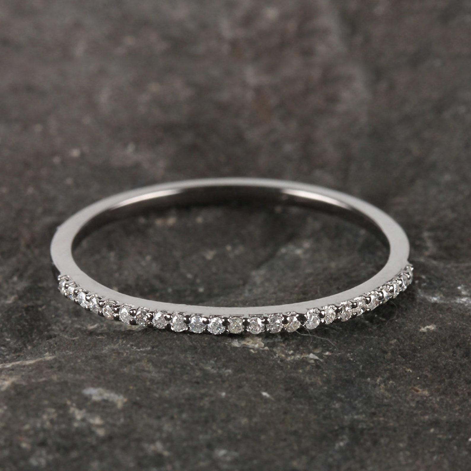 Anillo de oro de 14 quilates con diamante natural pavé Media alianza de boda eterna Bonito regalo. en venta 3