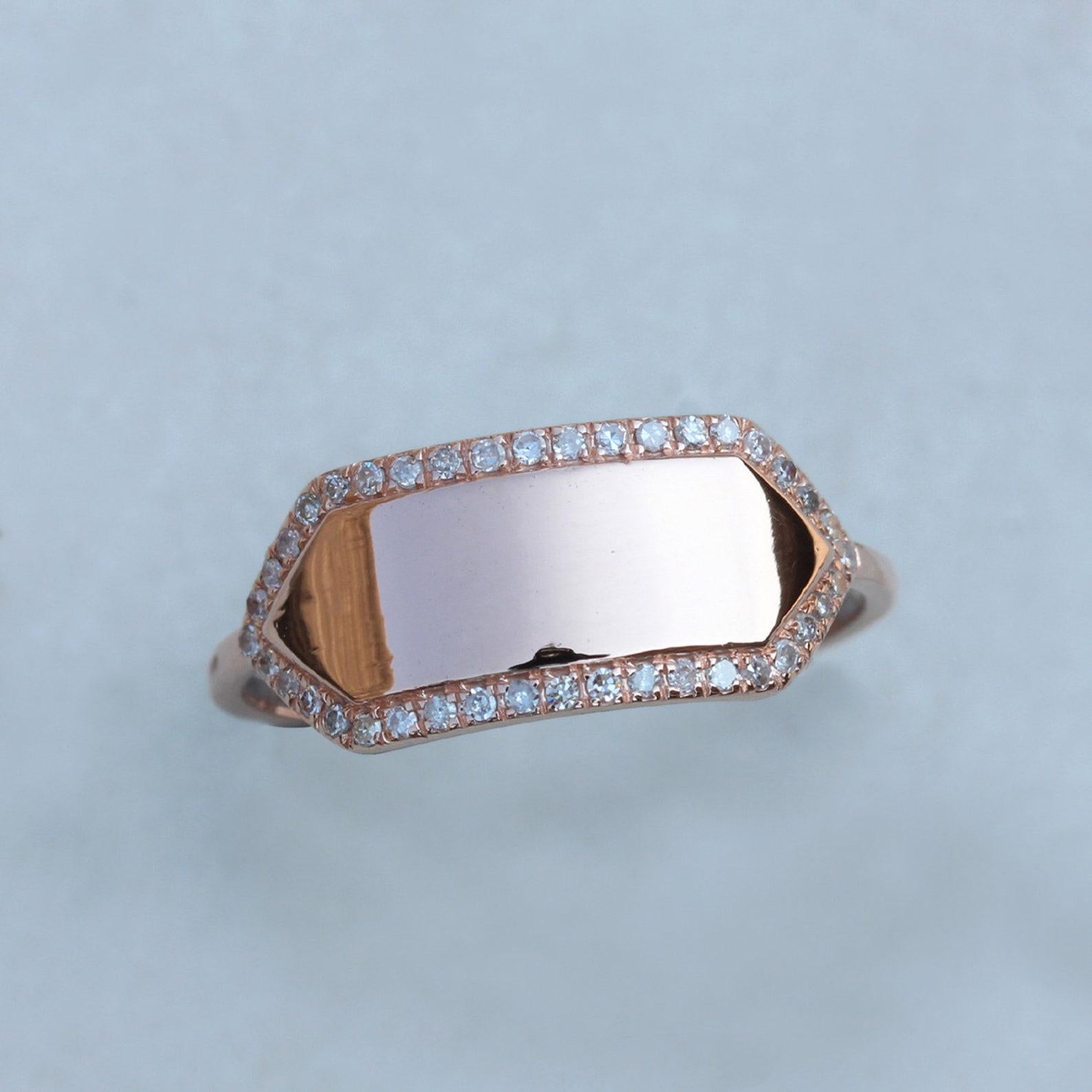 Anello con diamante naturale in pavé in oro 14k Anello nuziale dal design unico, regalo per le donne. in vendita 3