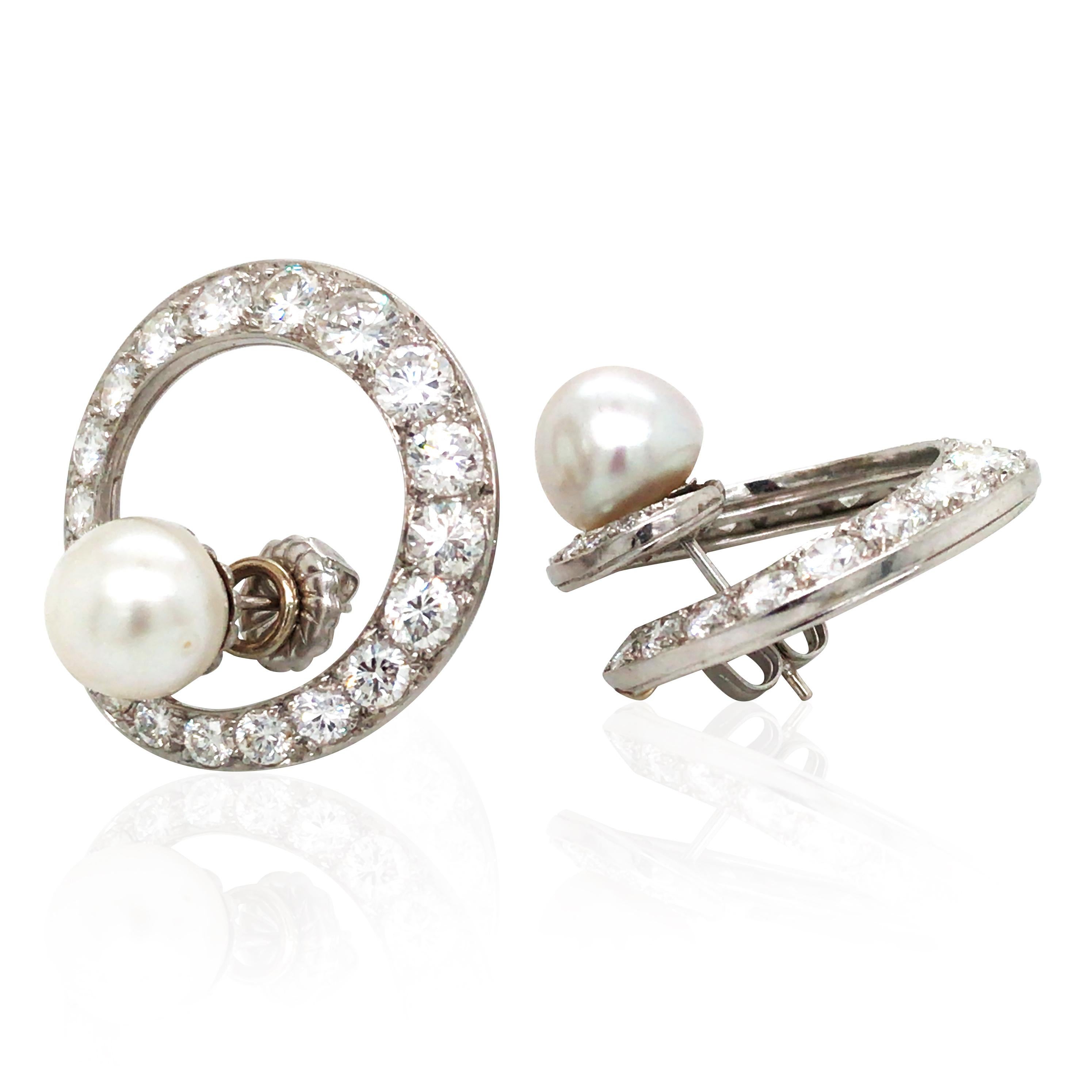 Taglio rotondo Orecchini con diamanti e perle naturali in oro 14K, GIA in vendita
