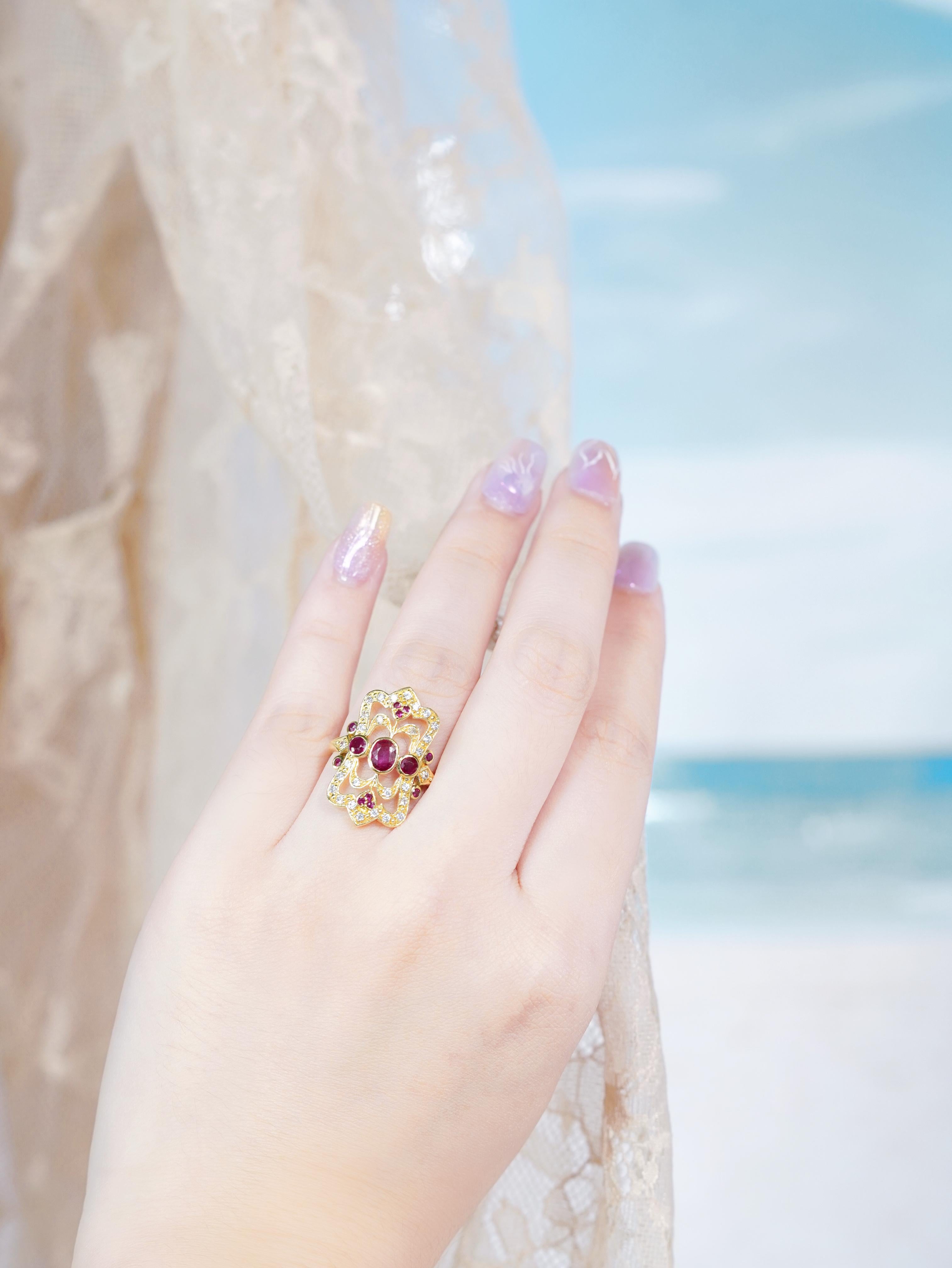 Anello in oro 14K con rubino naturale e diamanti Anello da cocktail in stile vittoriano in vendita 2