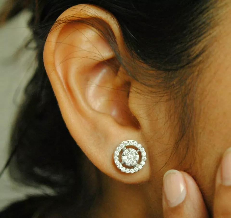 14k Gold Natural Solitaire Diamond Halo Earring Studs In New Condition For Sale In Chicago, IL