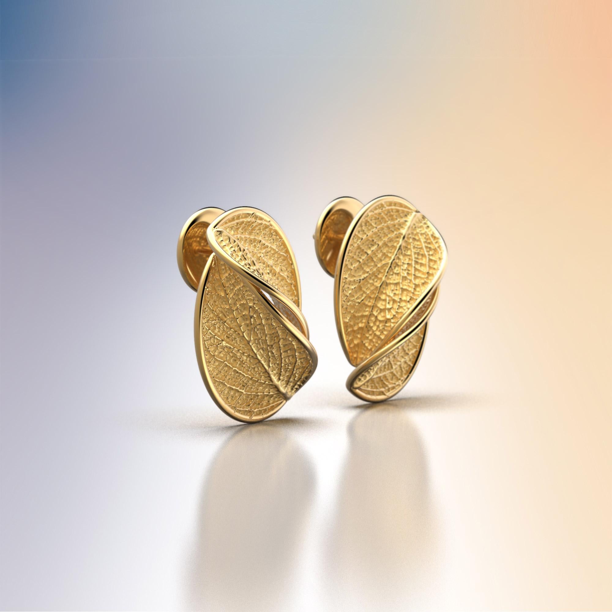 Brilliant Cut 14k Gold Nature Inspired Stud Earrings with Leaf Design, Italian Fine Jewelry For Sale