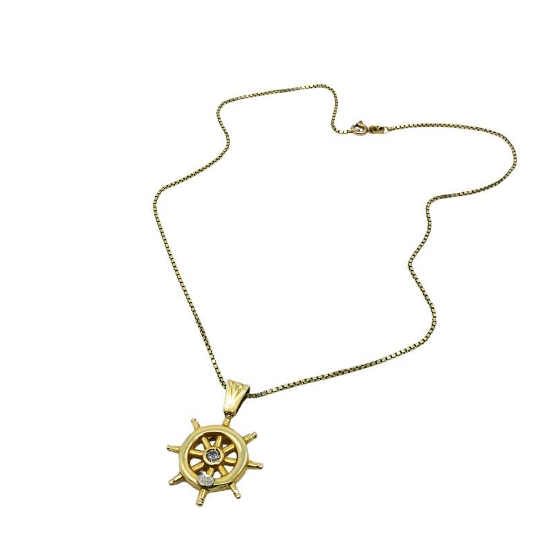 Taille ronde Collier avec pendentif roue nautique en or 14K  Accent diamant en vente
