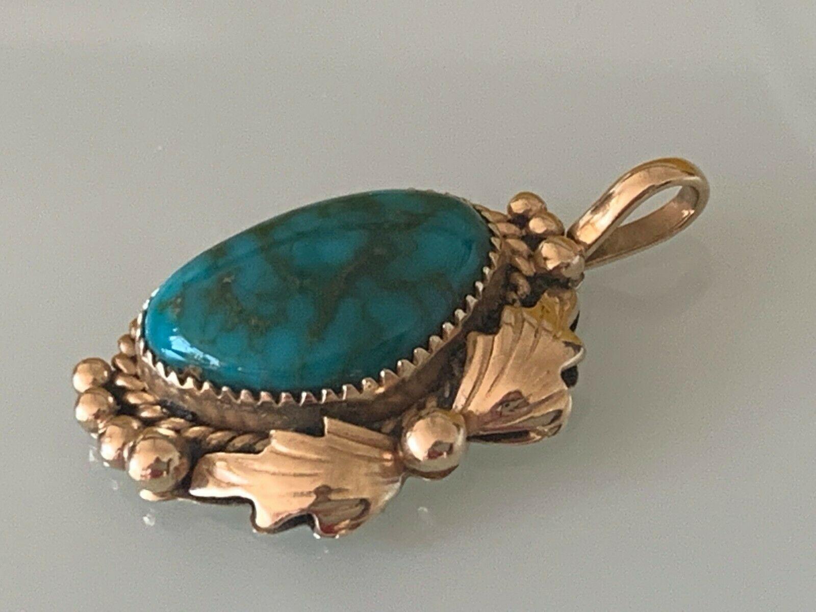 14ct 585 Gold Turquoise Pendant
**Naturally formed turquoise stone from Mexico
Rare handmade Mexican designer pendant
Actual size 3cm x 1.5cm
Weight 3.86 grammes
Estimate Gold Weight present 2 grammes
Fully hallmarked -on reverse

Raymond Bennet, .