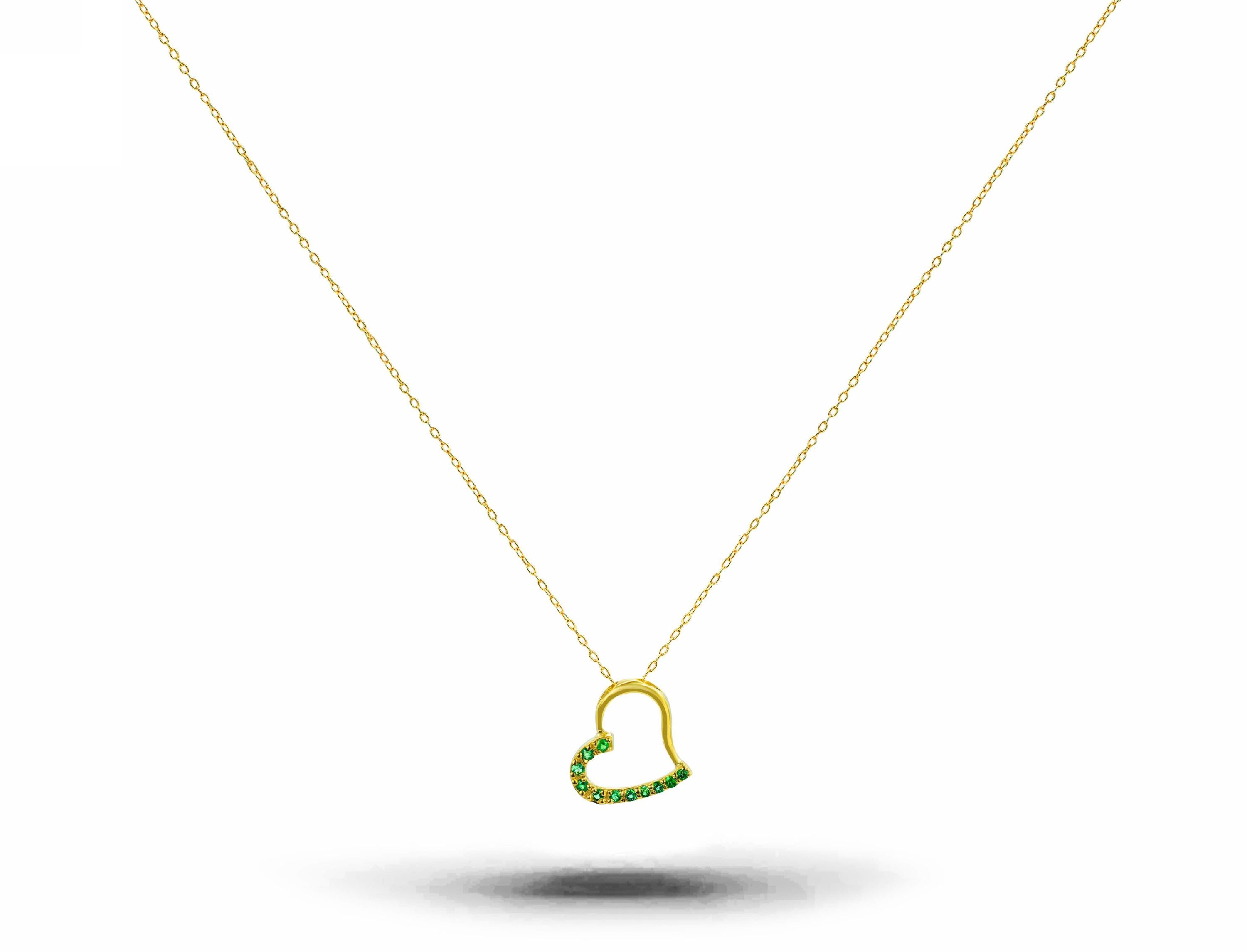 Modern 14k Gold Emerald Heart Necklace Natural Emerald Minimalist Necklace For Sale