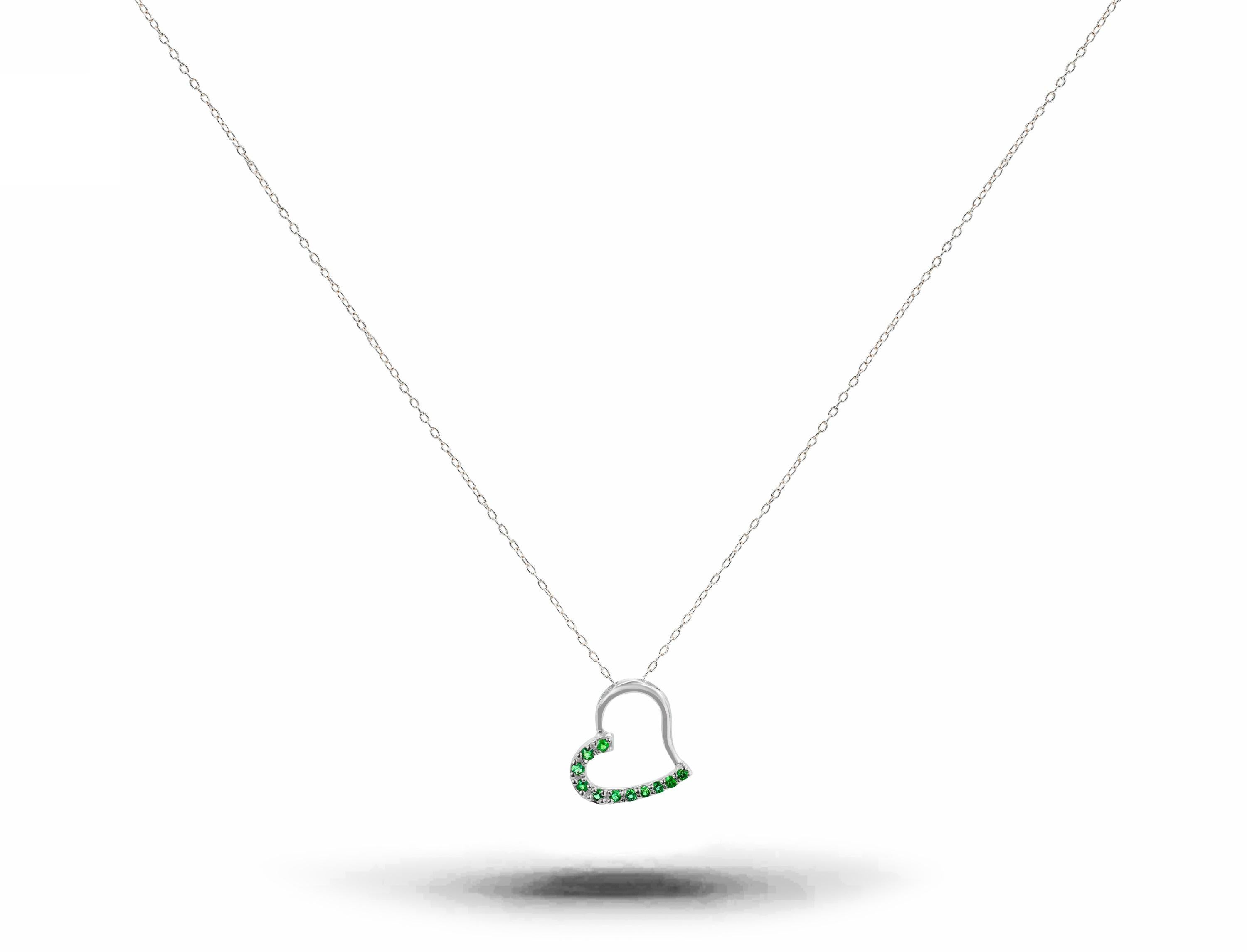 Round Cut 14k Gold Emerald Heart Necklace Natural Emerald Minimalist Necklace For Sale