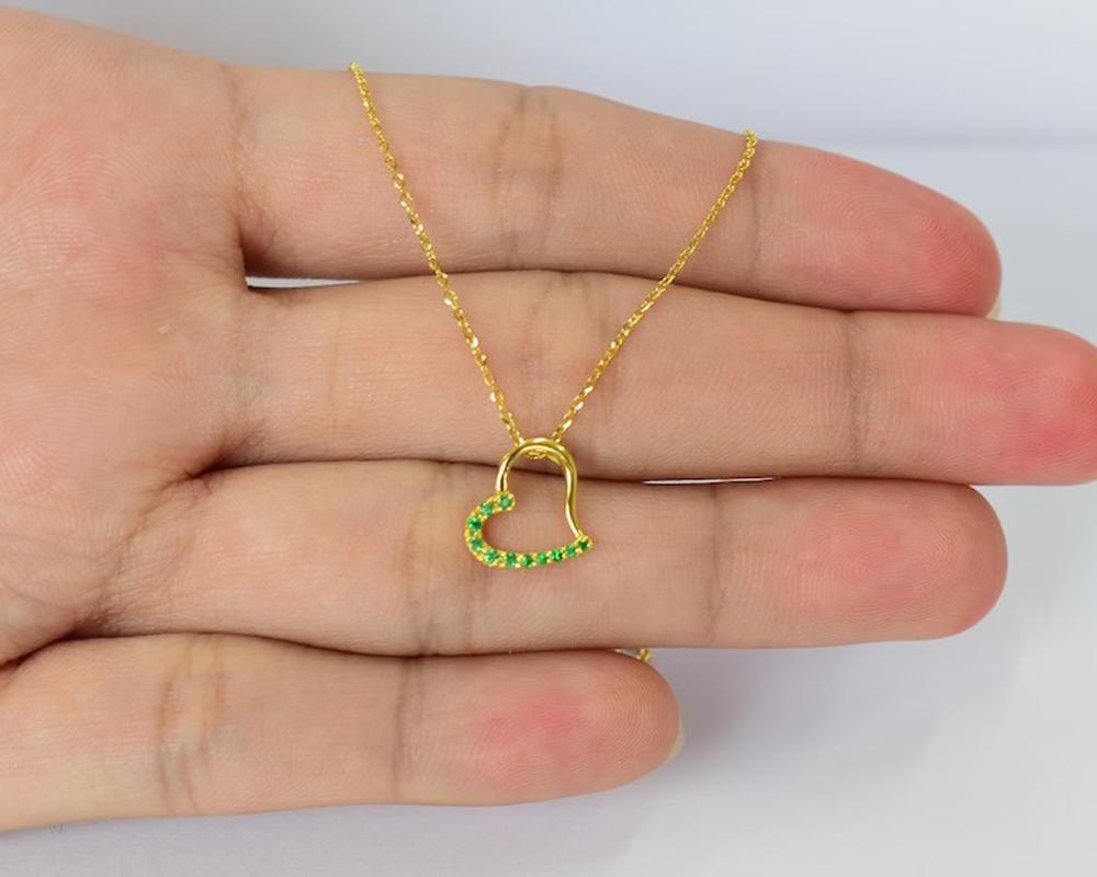 14k Gold Emerald Heart Necklace Natural Emerald Minimalist Necklace For Sale 1