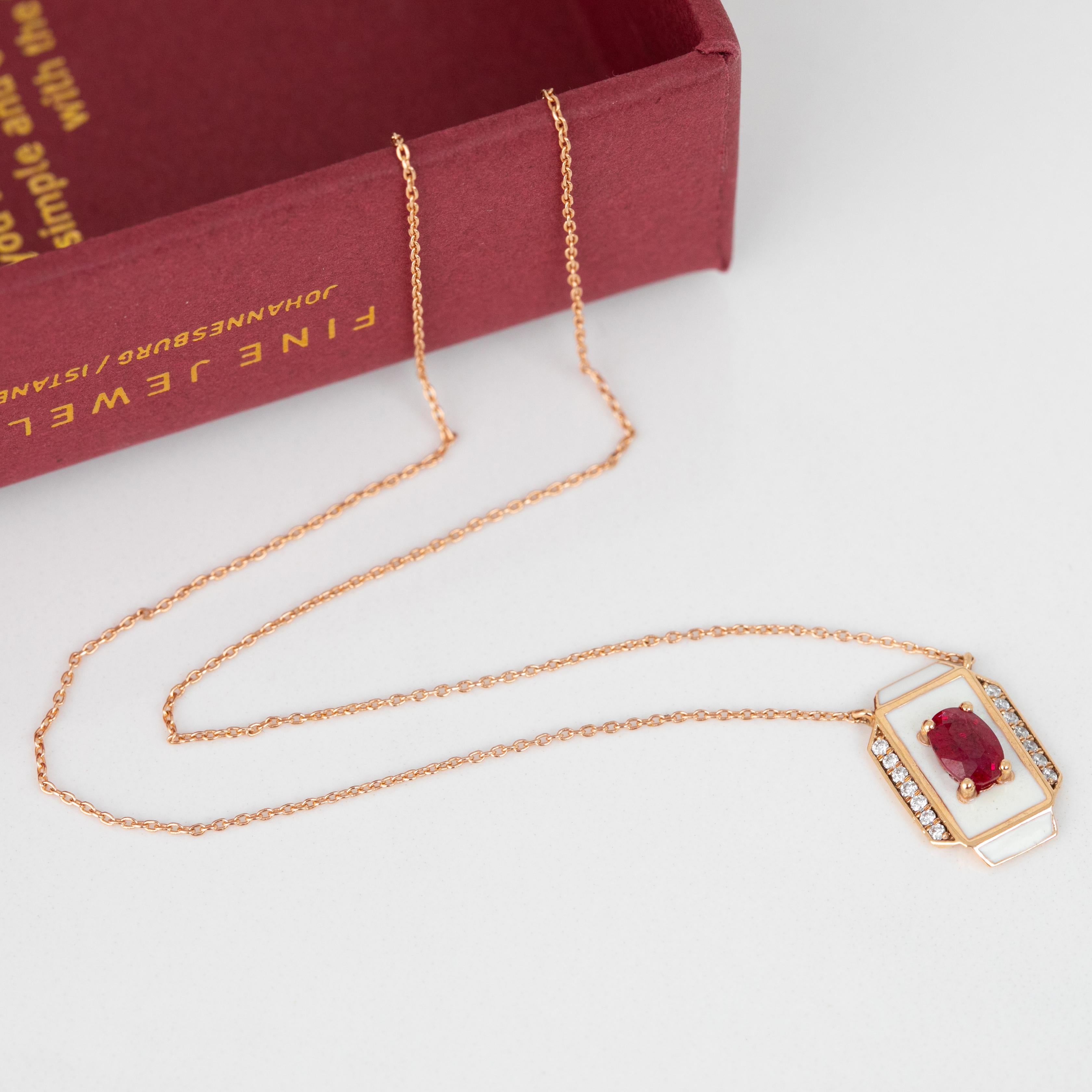 Collana in oro 14K, pietra di rubino e pietra di moissanite in vendita 1