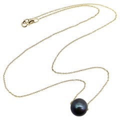 Collar de Oro de 14K con Perla Negra del Mar del Sur