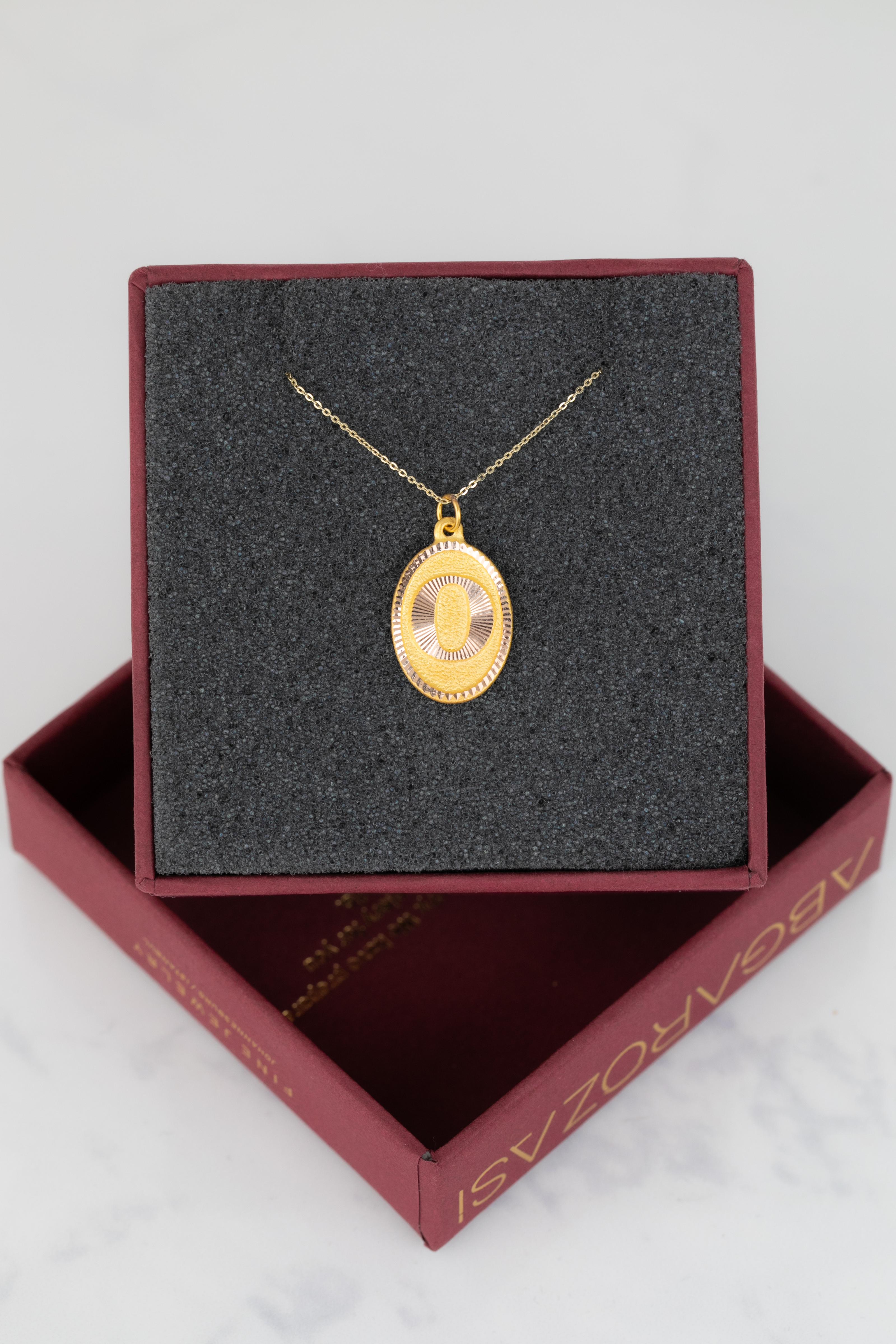 Colliers en or 14 carats, modèles de colliers à lettres, collier- collier lettre O en or Neuf - En vente à ISTANBUL, TR