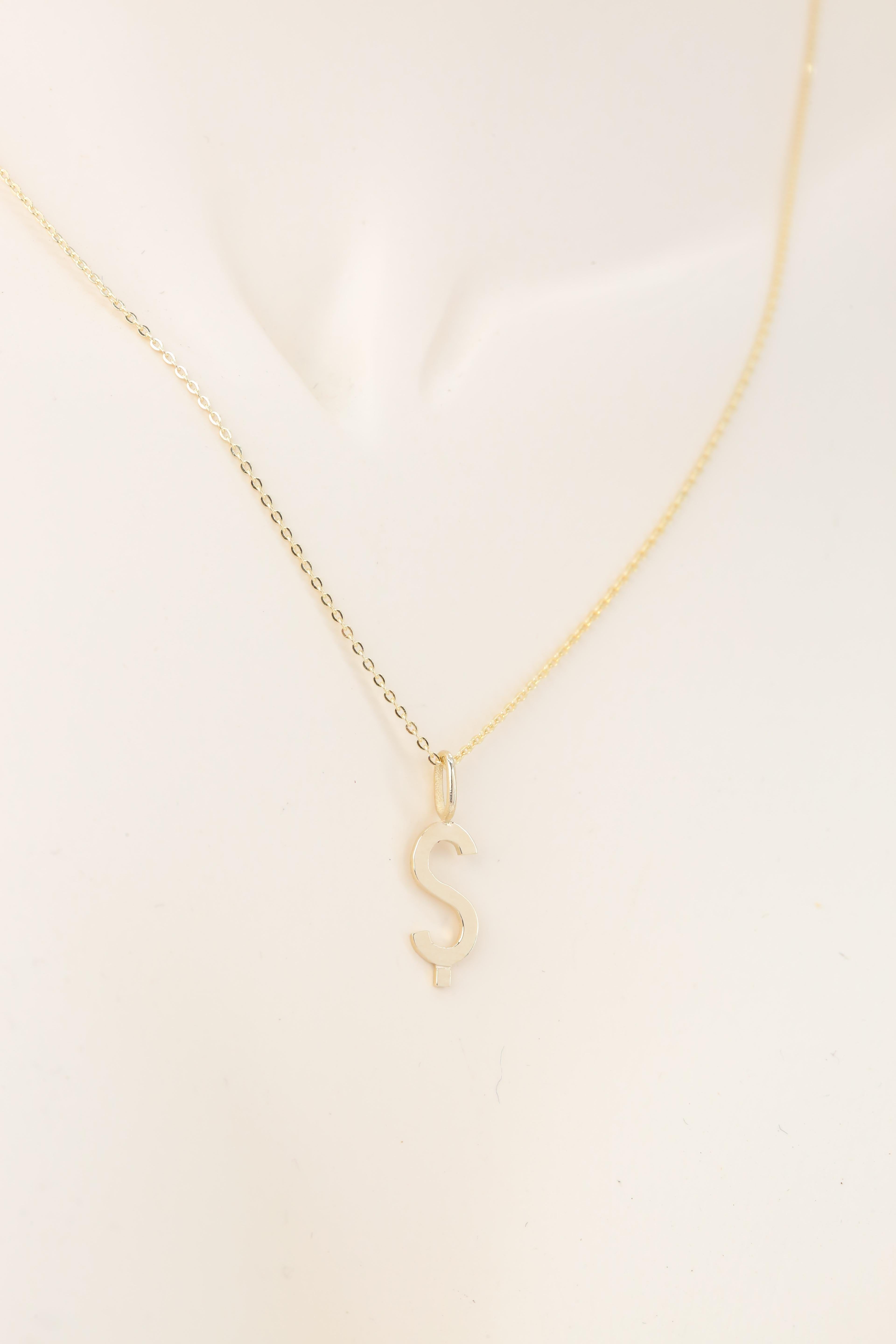 Colliers en or 14k, modèles de colliers de lettres, collier de lettres en or Ş - collier cadeau en vente 1
