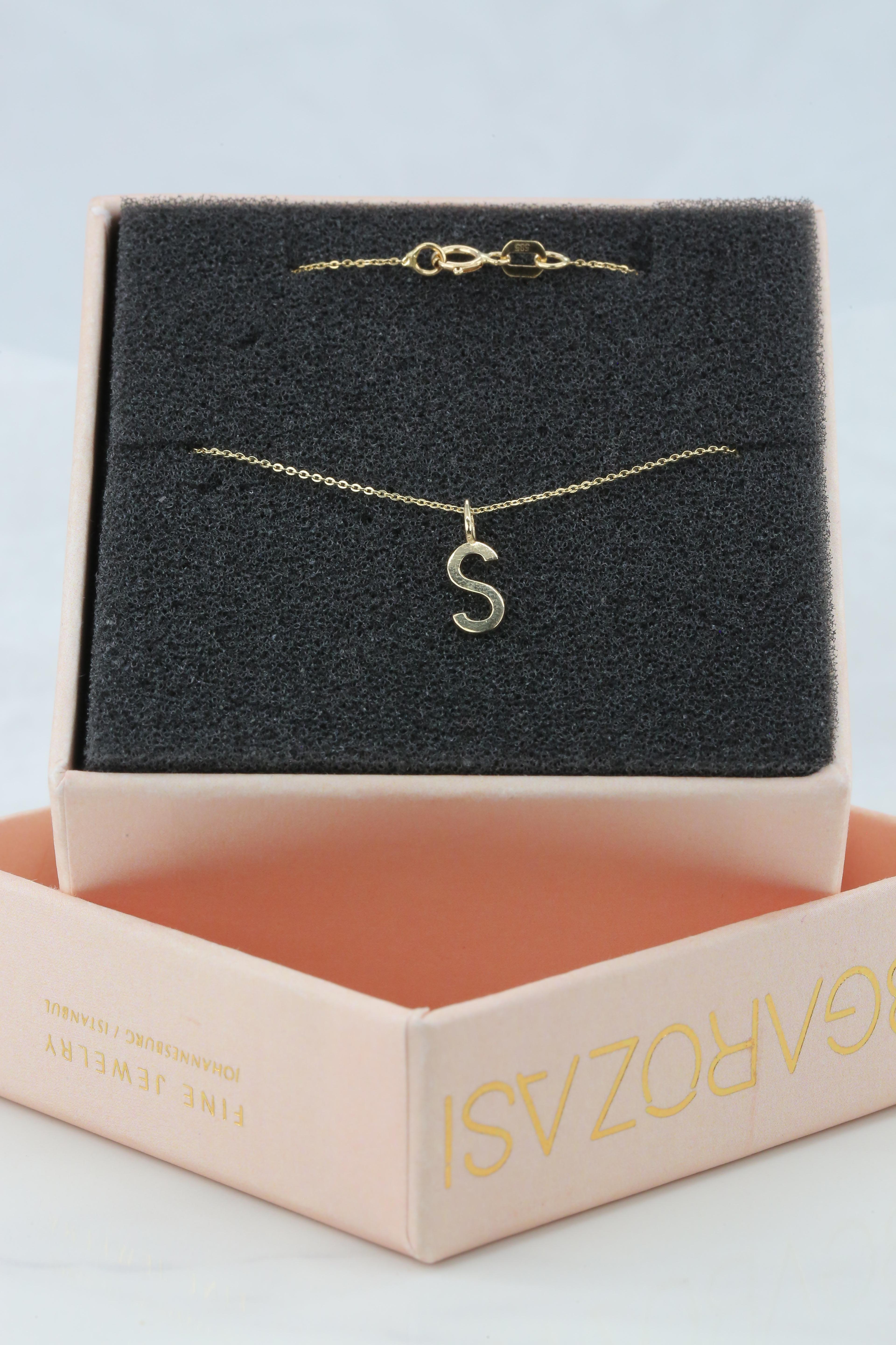 Colliers en or 14 carats, modèles de colliers à lettres, collier-pendentif en or S en vente 2