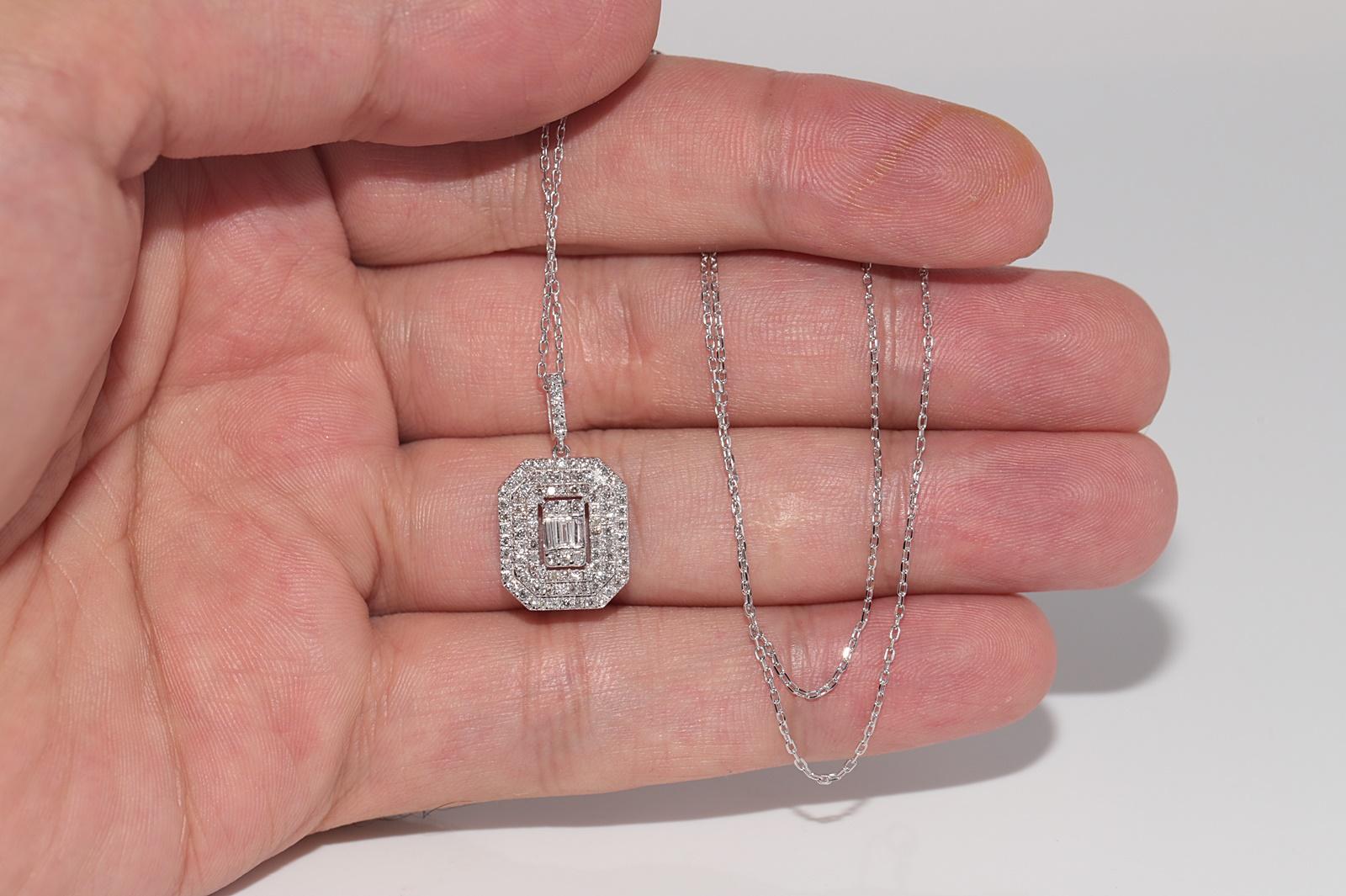 Collana con ciondolo decorato con diamanti naturali in oro 14k New Made in vendita 5