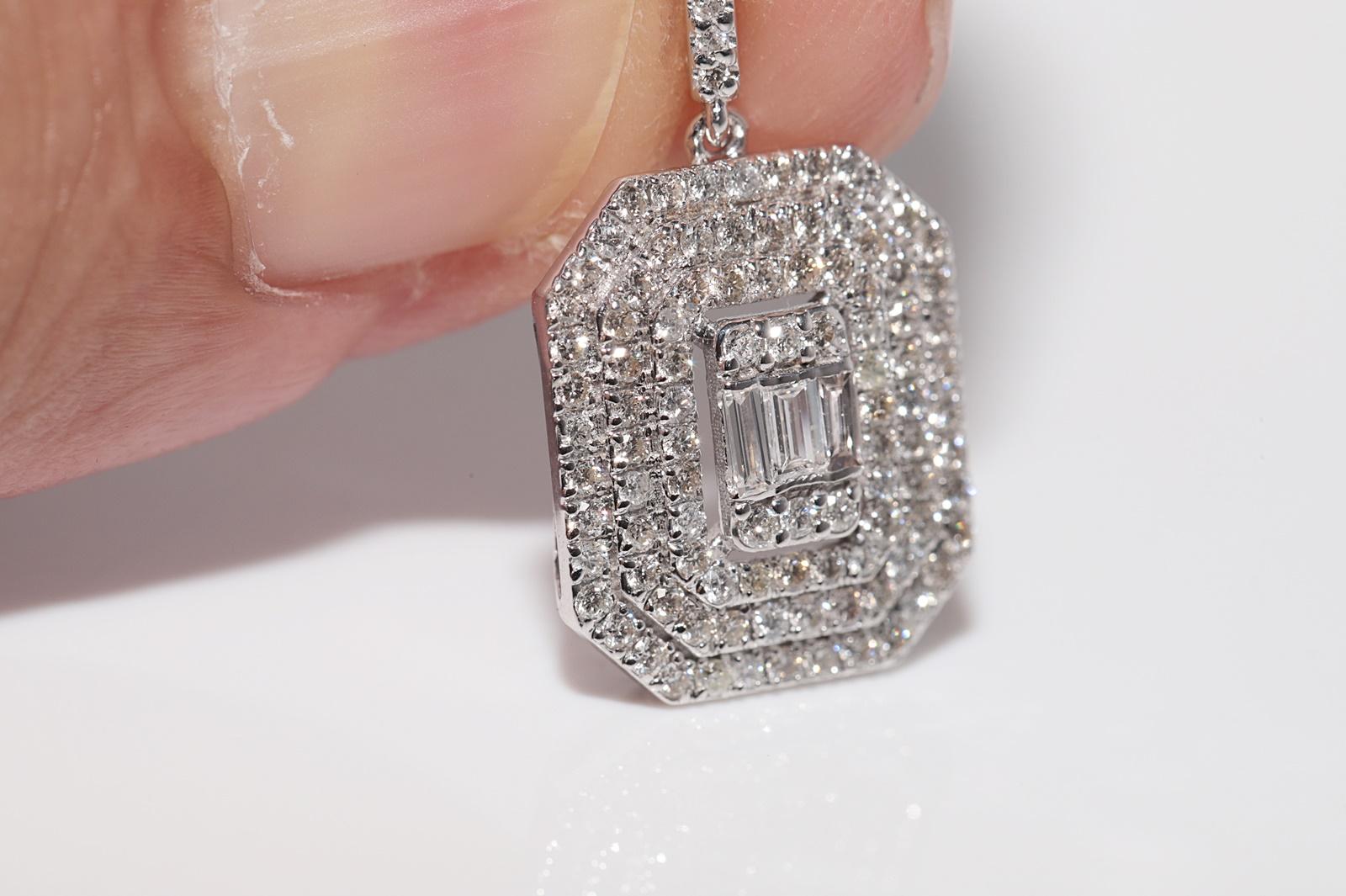 Collana con ciondolo decorato con diamanti naturali in oro 14k New Made in vendita 6