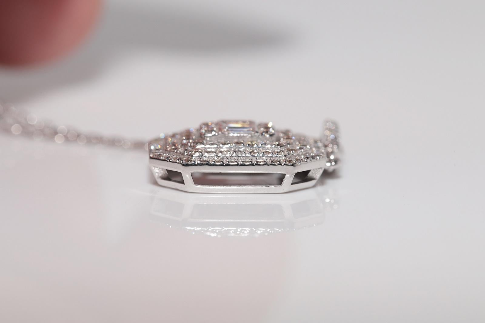 Collana con ciondolo decorato con diamanti naturali in oro 14k New Made in vendita 3