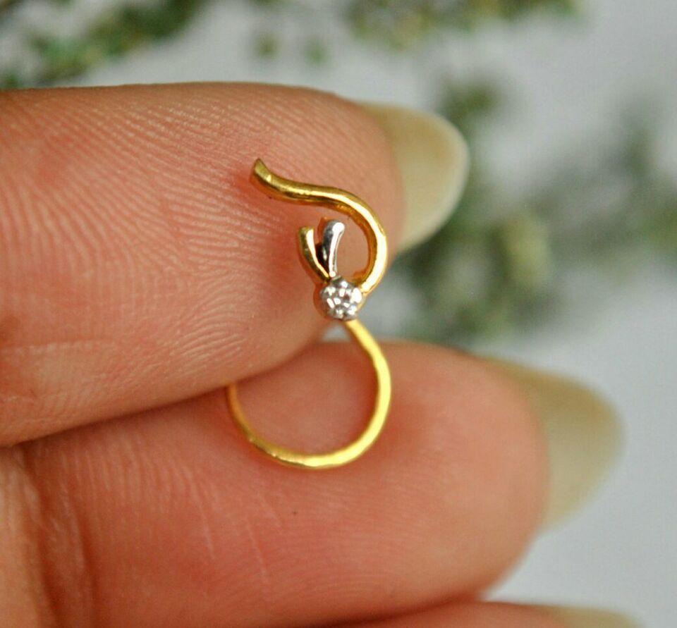 Round Cut 14k Gold Nose Piercing Natural Diamond Body Piercing Jewelry Birthday Gift. For Sale