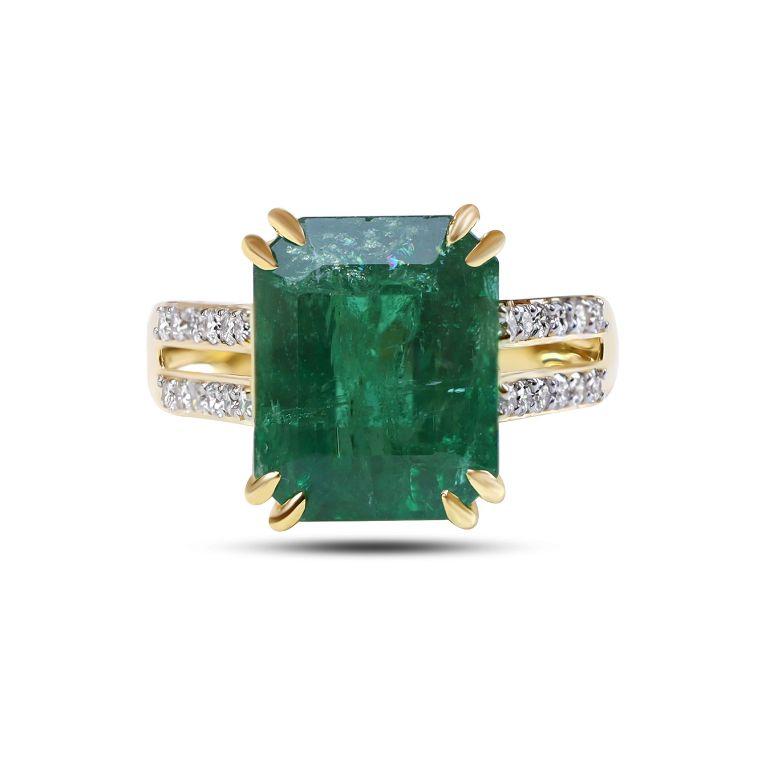 Zambian Emerald Octagon (12.20x9.80mm - 1Pc) paired with Diamond White Round (1.50mm - 24Pcs in SI/G-H) set in a 14k yellow gold ring.

Features :

- Zambian Emerald Octagon Center Stone
- Dimensions: 12.20x9.80mm
- Quantity: 1 Piece (1Pc)
- Diamond
