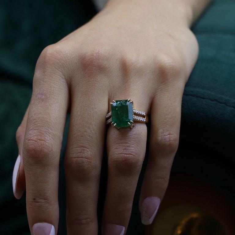Women's 14k Gold Octagon Cut Zambian Emerald Ring, Emerald Split shank Cocktale ring For Sale