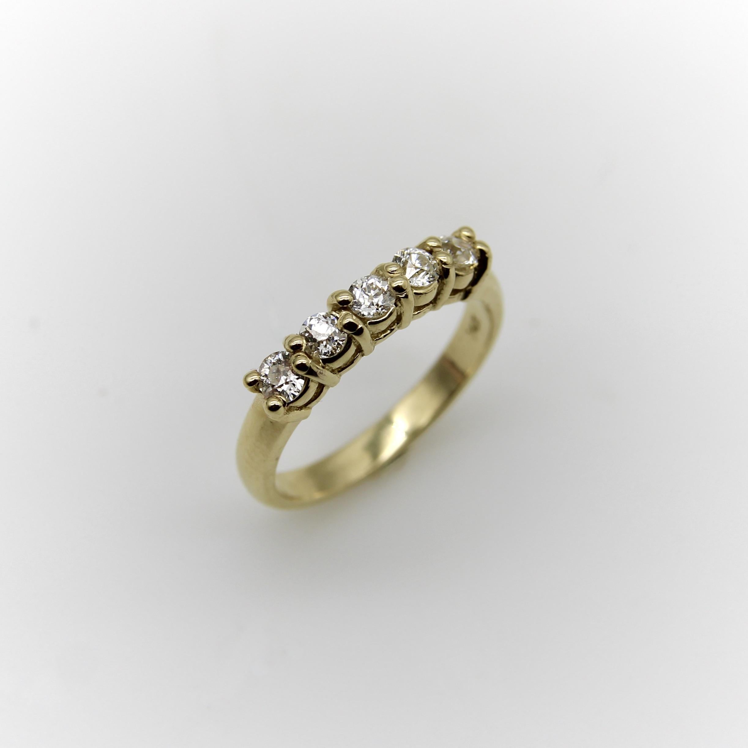 Contemporain Bague à cinq pierres en or 14K, taille européenne ancienne Signature en vente
