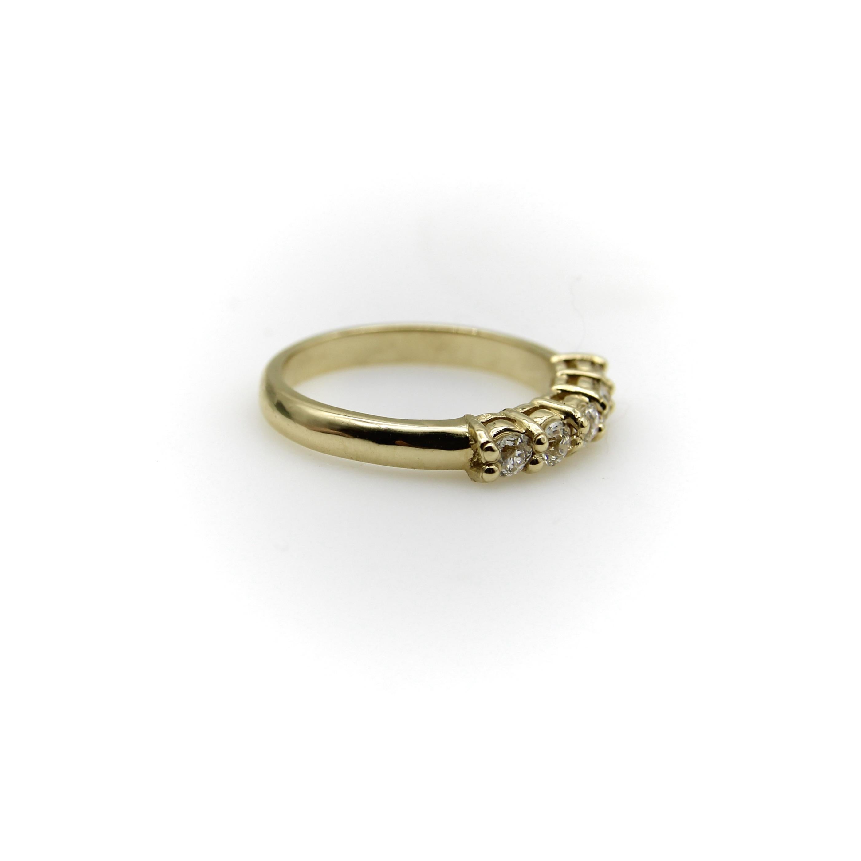 Bague à cinq pierres en or 14K, taille européenne ancienne Signature Unisexe en vente